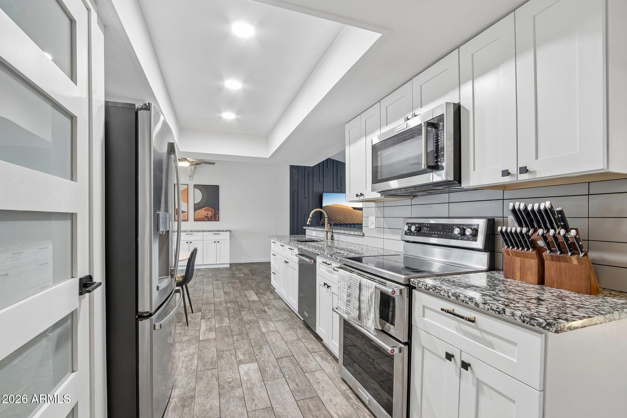 DOBSON SHORES - Residential