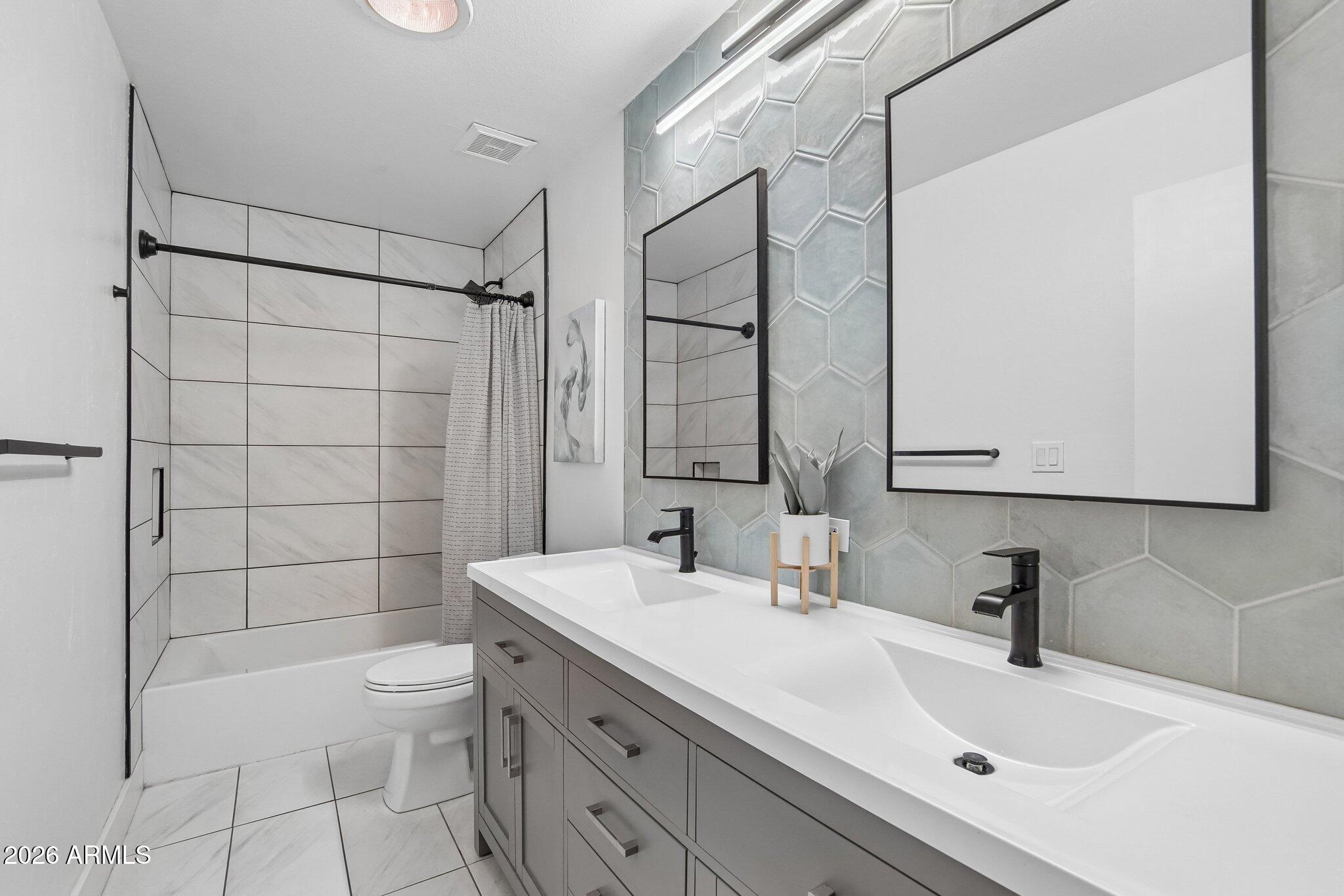 DOBSON SHORES - Residential