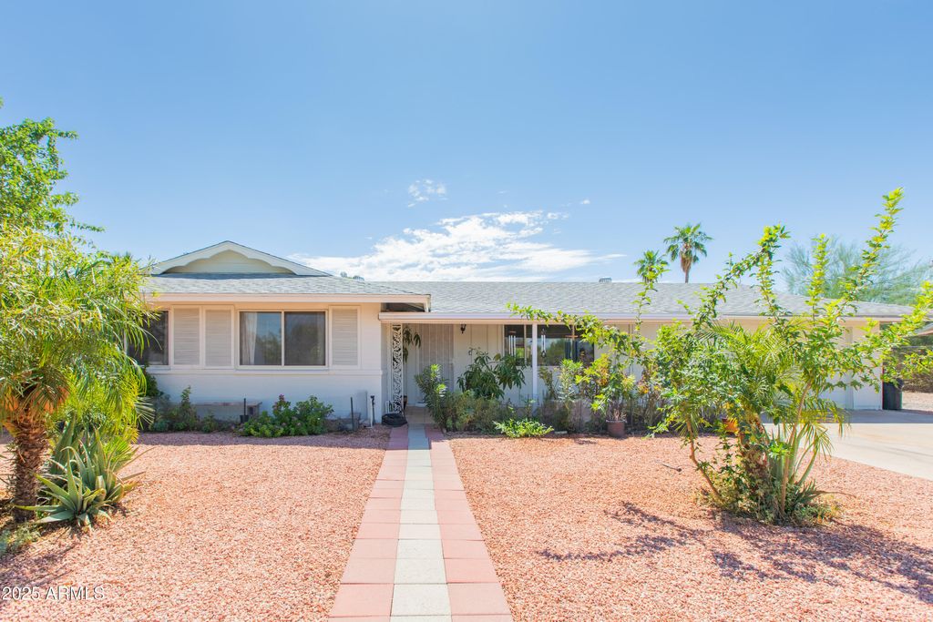 Photo of 12062 N Saint Annes Drive, Sun City, AZ 85351 (MLS # 6913362)