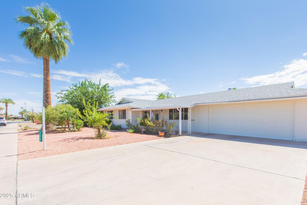 Photo of 12062 N Saint Annes Drive, Sun City, AZ 85351 (MLS # 6913362)