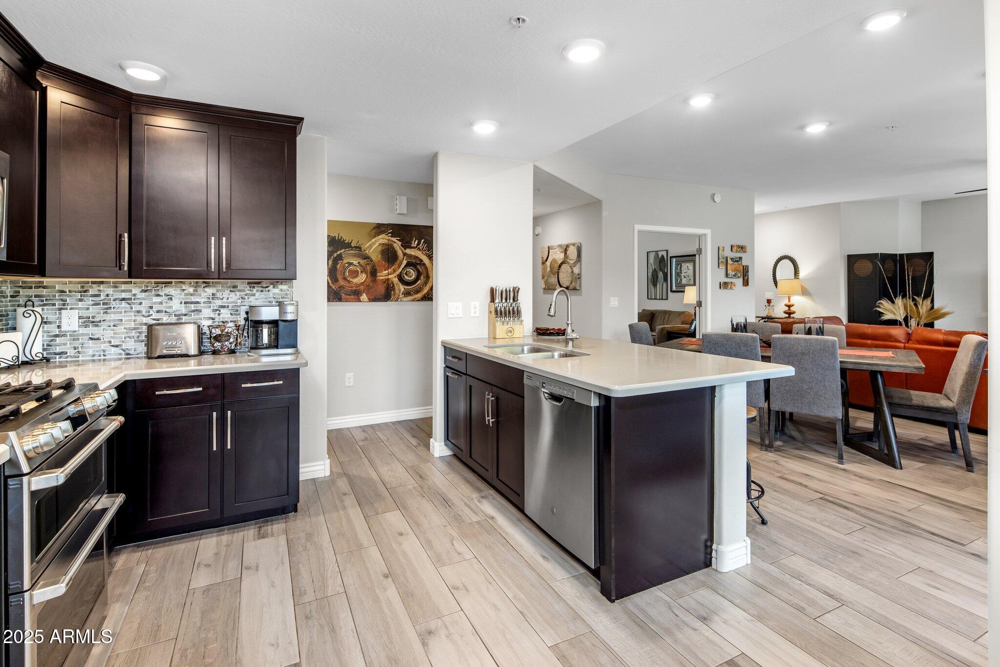 2425 W BRONCO BUTTE Trail 1056