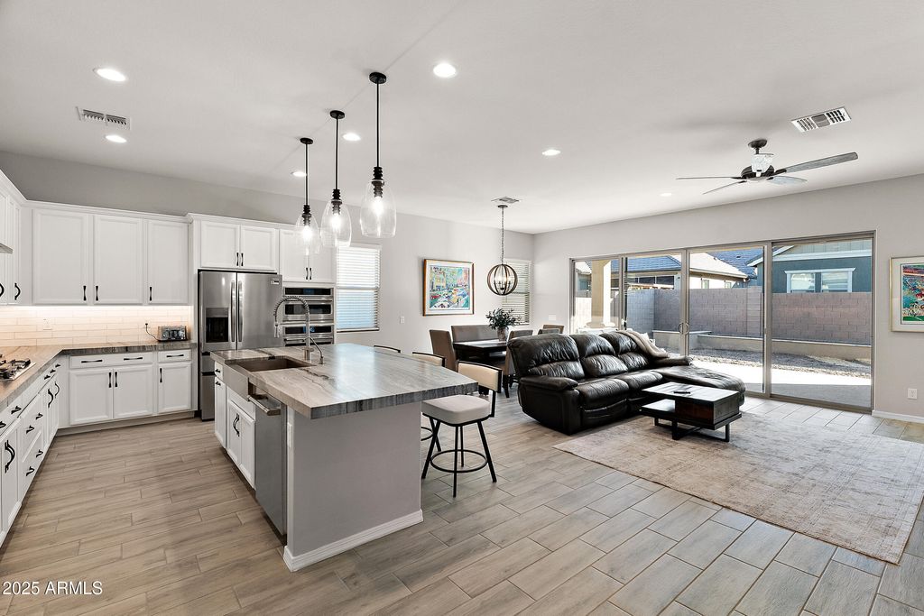 Photo of 23065 E Carriage Way, Queen Creek, AZ 85142 (MLS # 6957059)