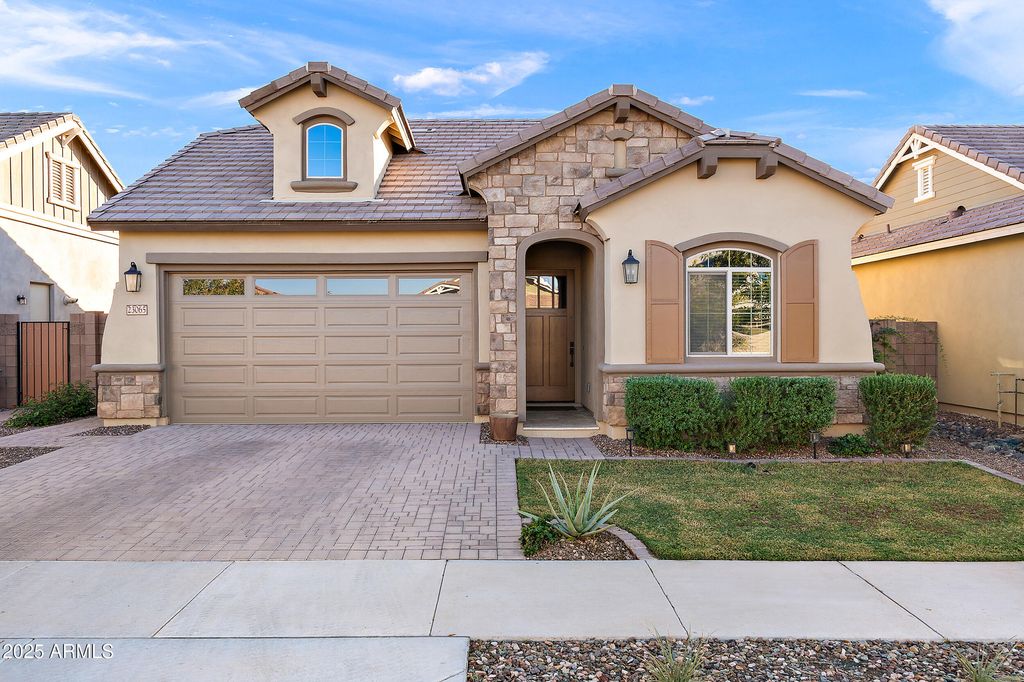Photo of 23065 E Carriage Way, Queen Creek, AZ 85142 (MLS # 6957059)