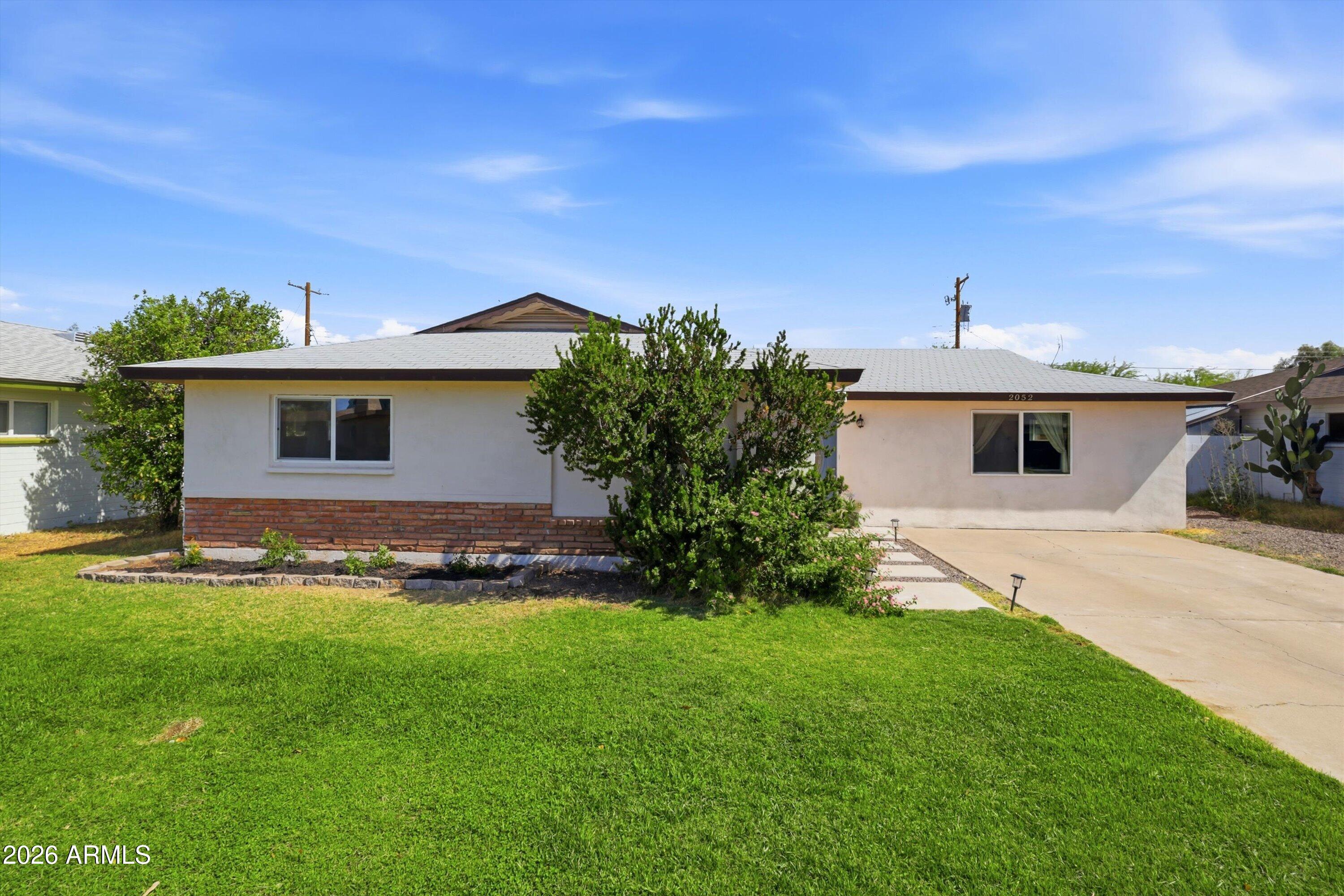 2052 W MARLETTE Avenue