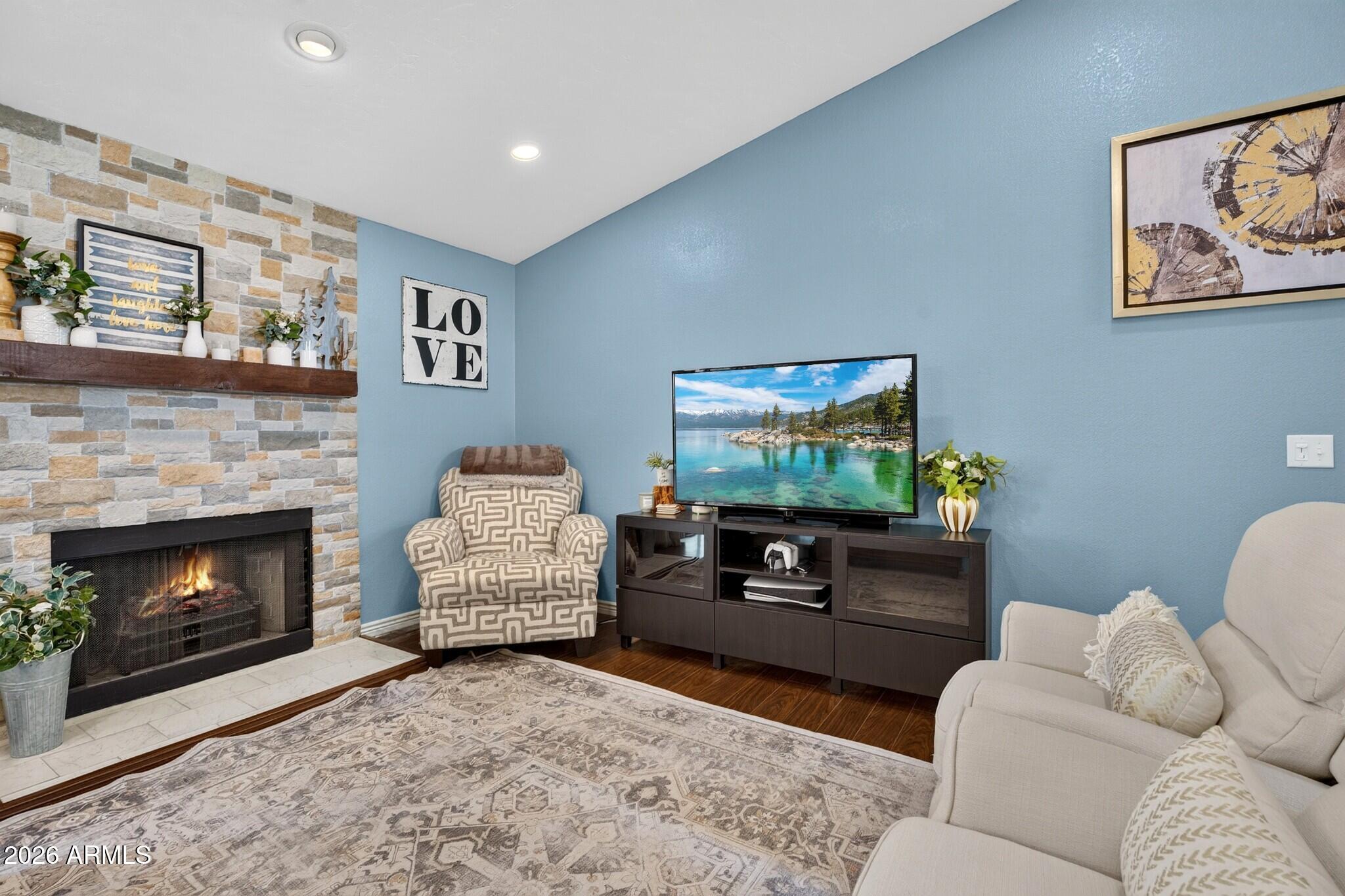 1211 N LEOMA Court