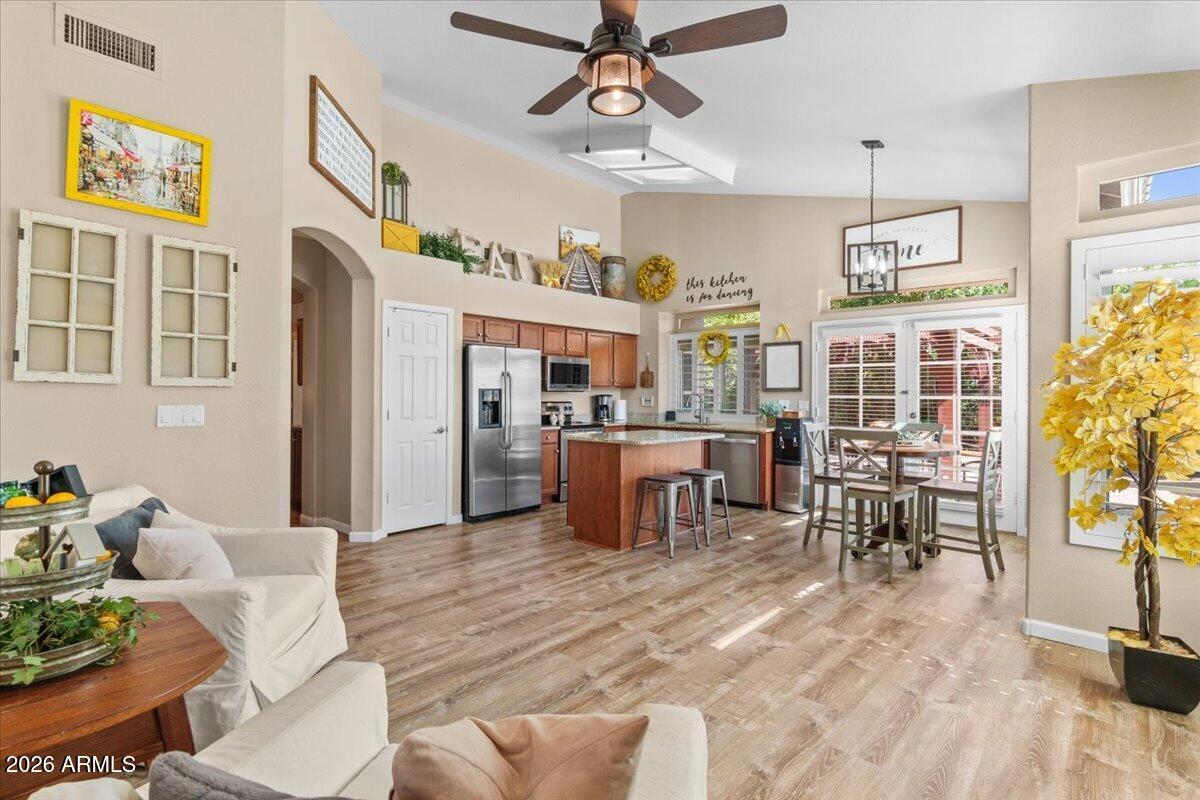 232 W LOS ARBOLES Drive