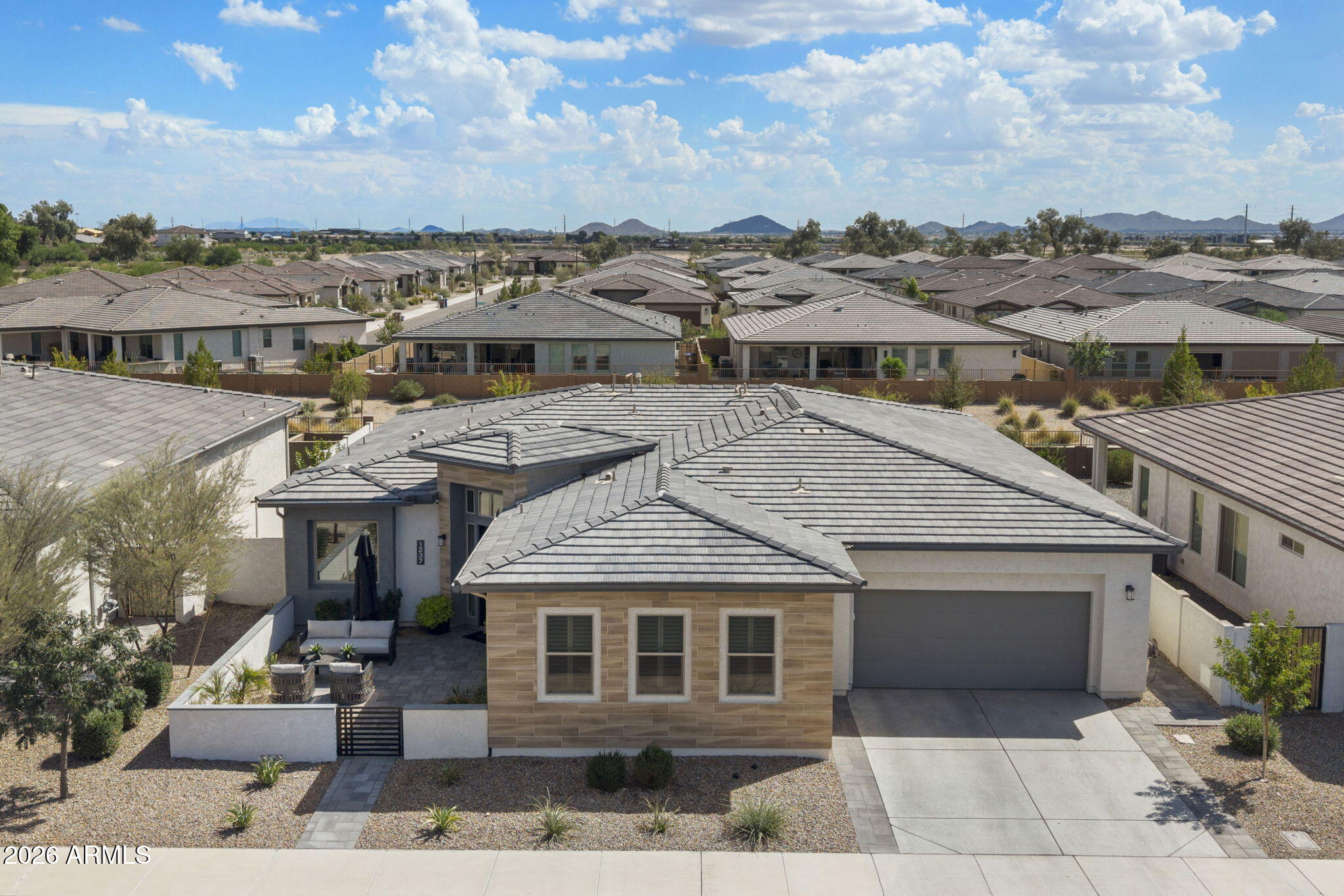 1237 W CHERRYWOOD Drive