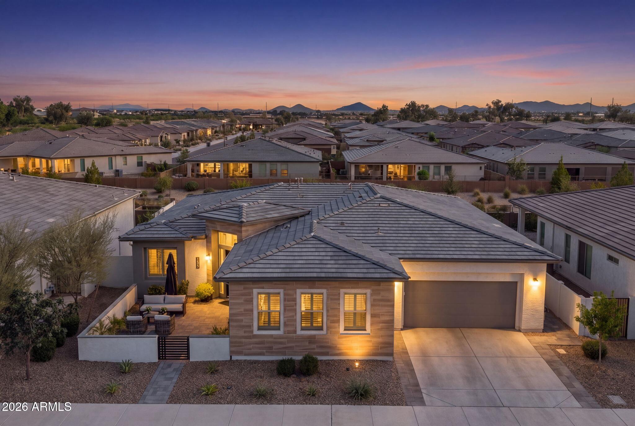 1237 W CHERRYWOOD Drive