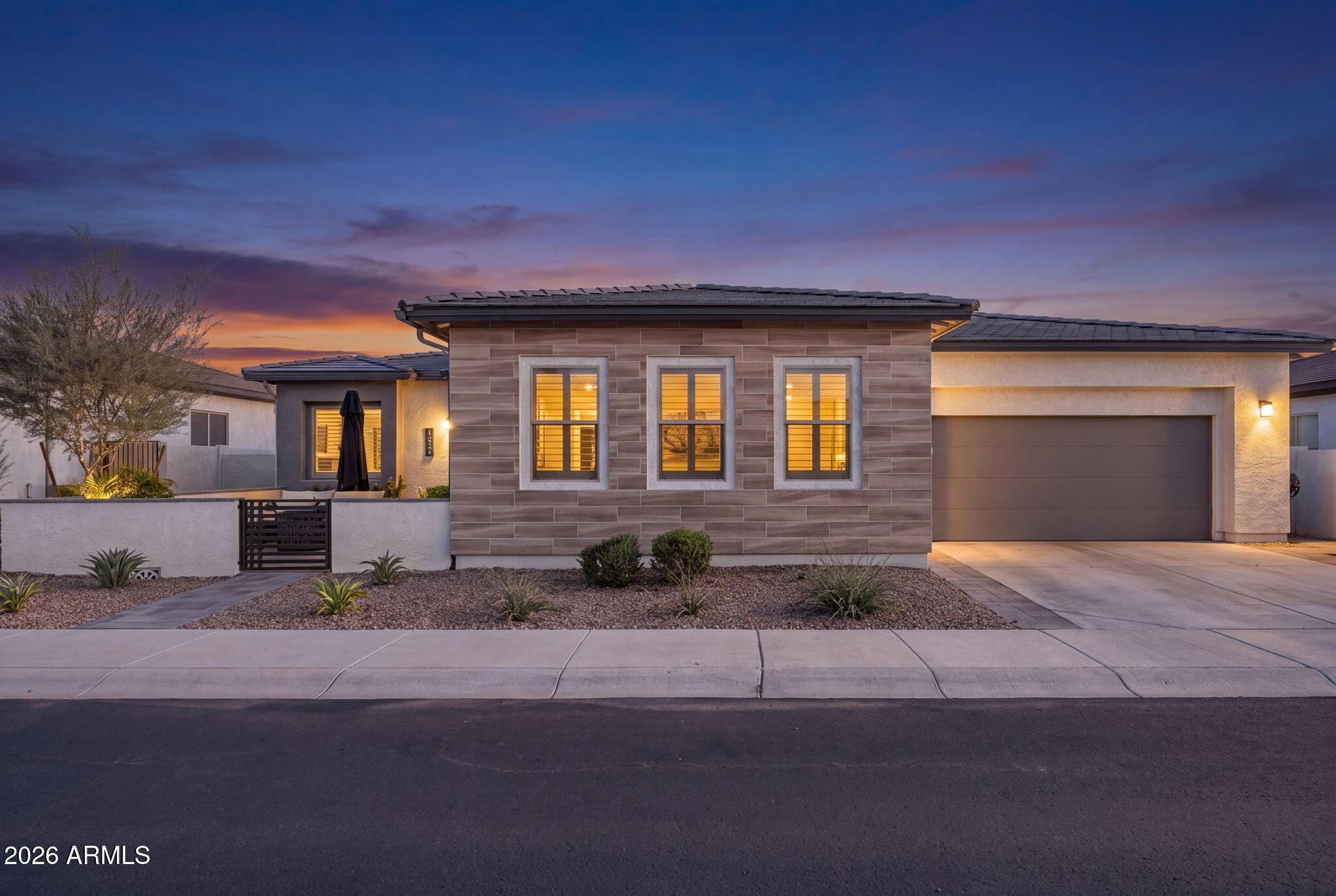 1237 W CHERRYWOOD Drive