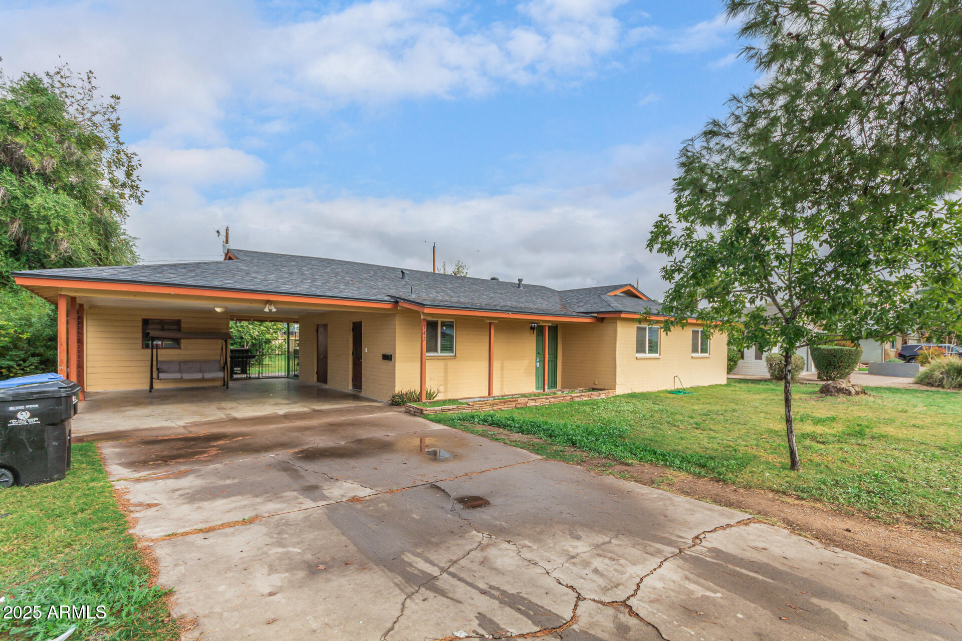 742 E SIERRA VISTA Drive