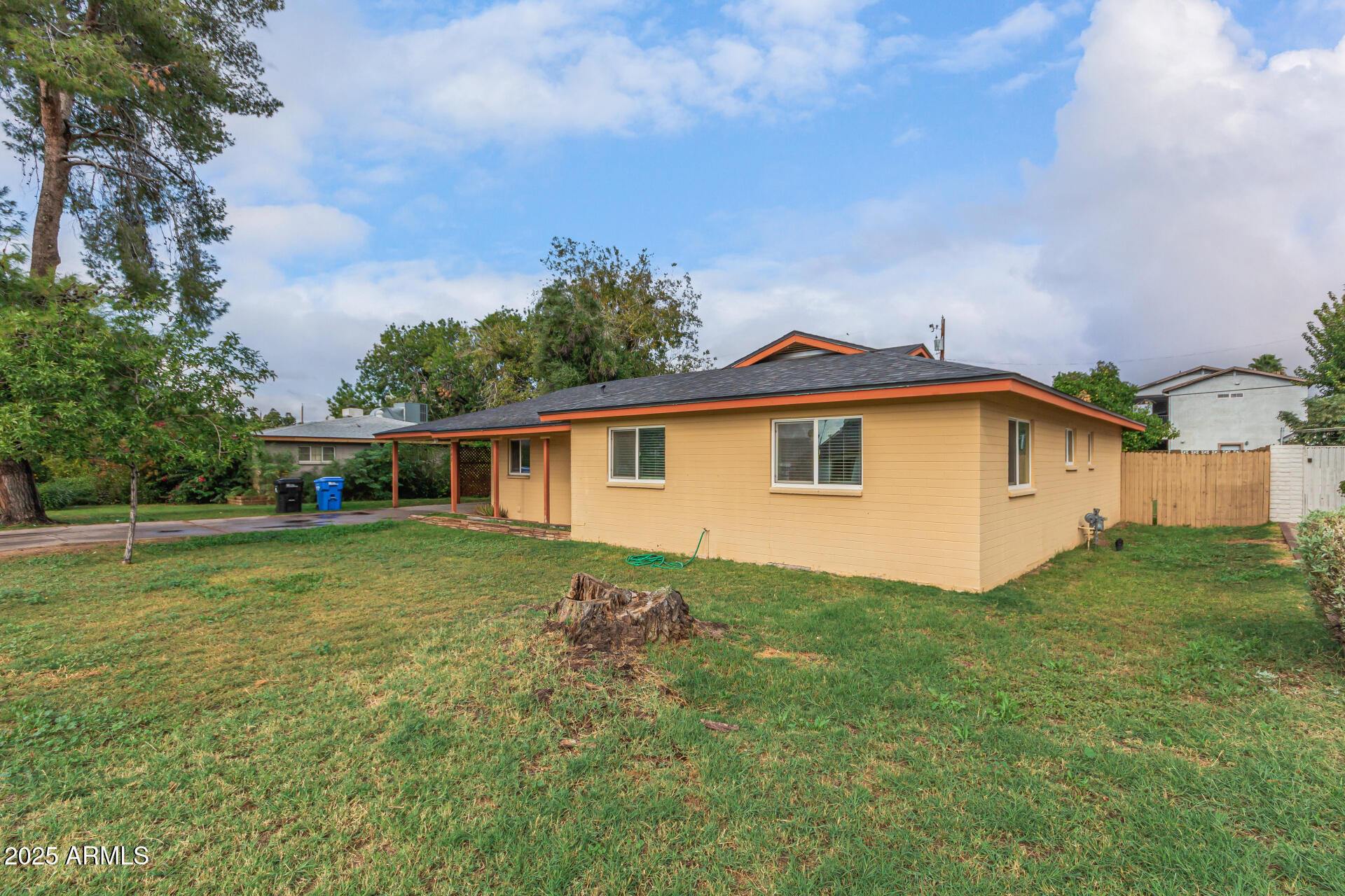 742 E SIERRA VISTA Drive