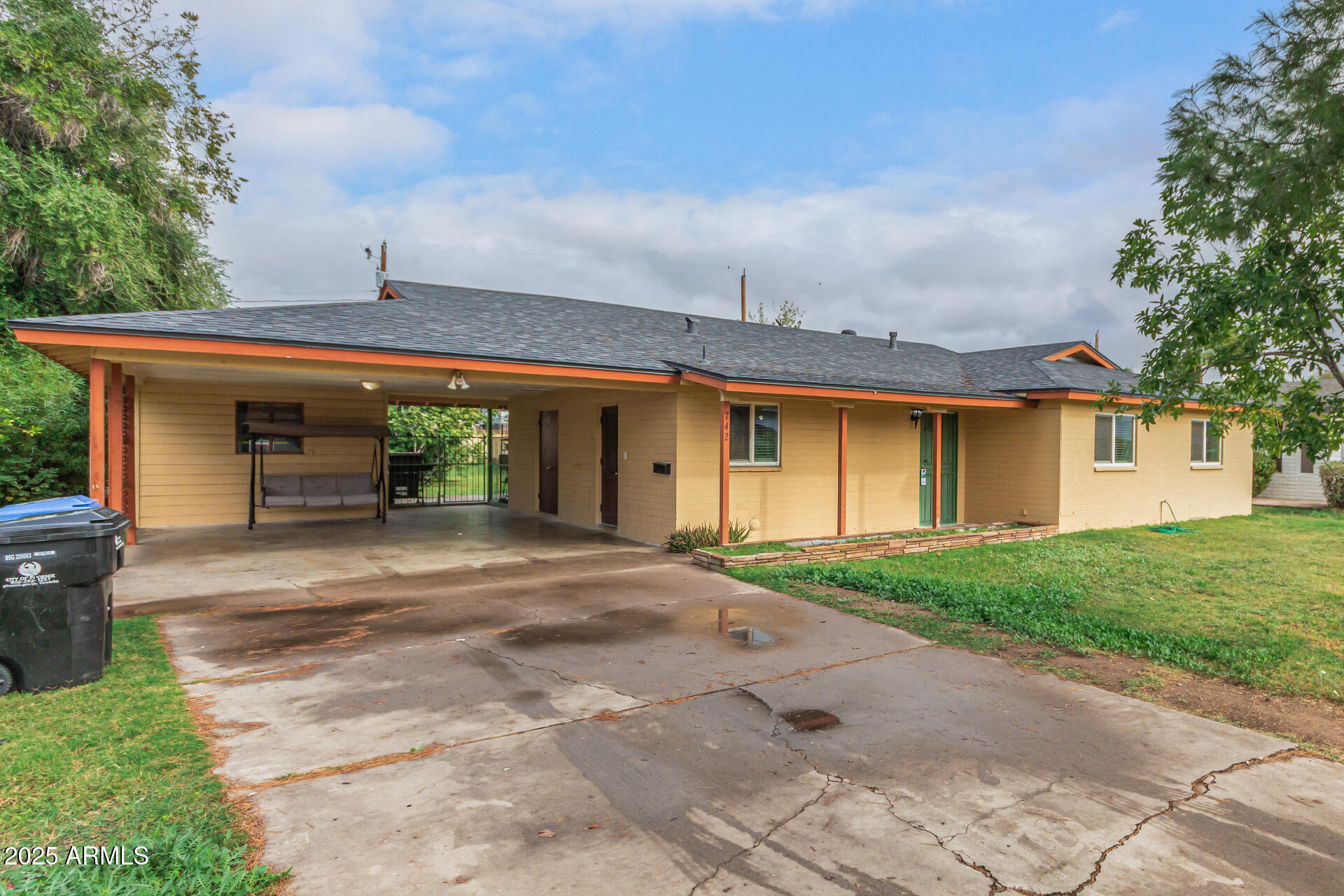 742 E SIERRA VISTA Drive