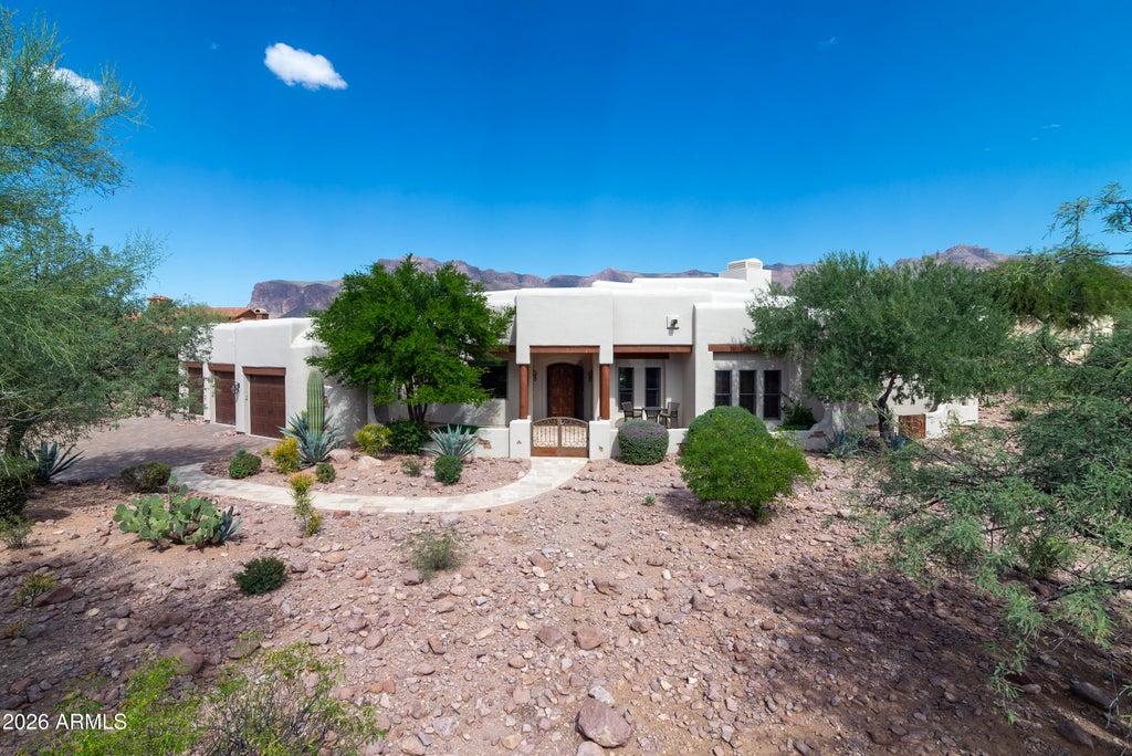 Photo of 3009 S Juniper Village Court, Gold Canyon, AZ 85118 (MLS # 7094516)