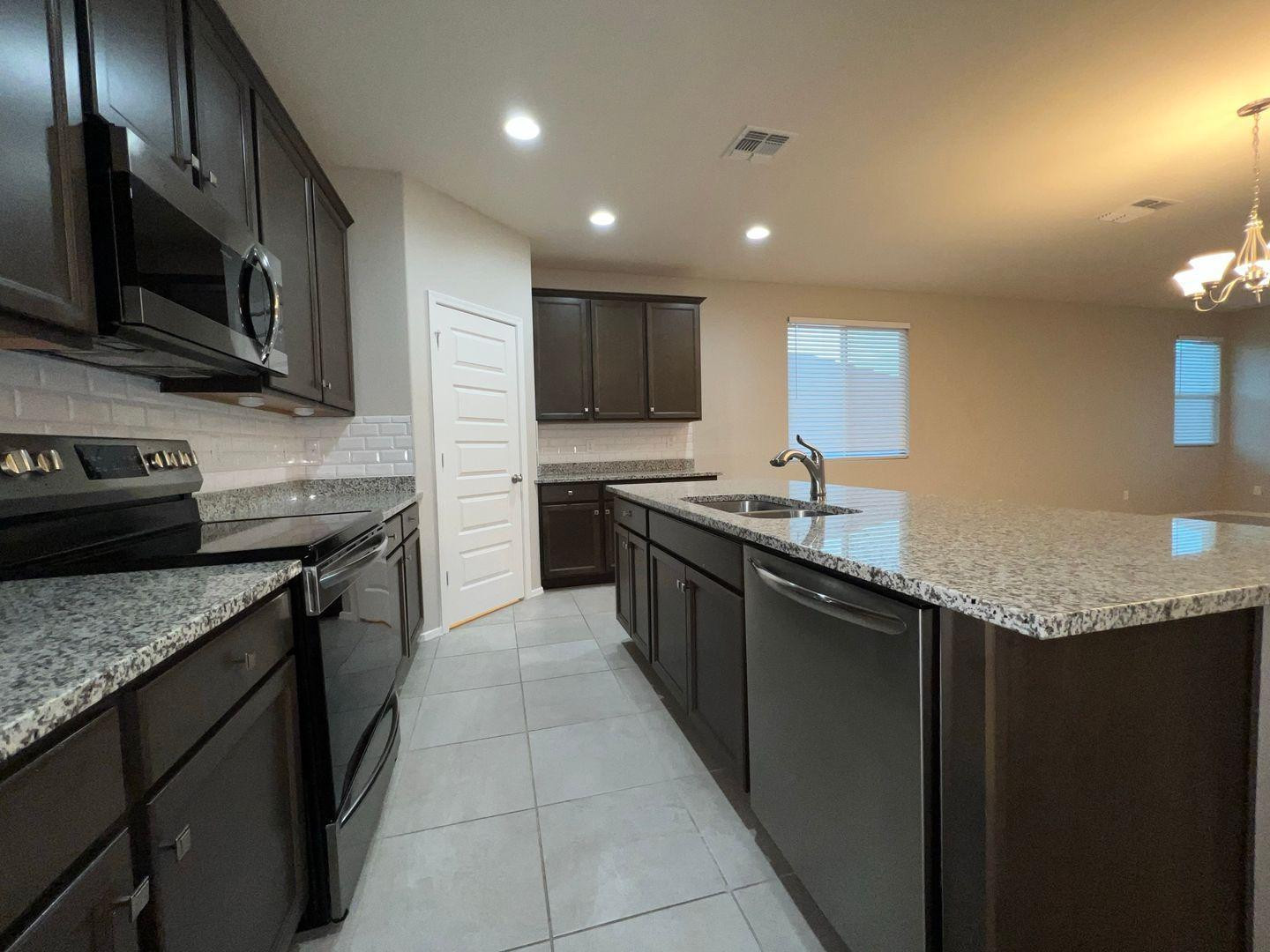 18660 W Robin Lane