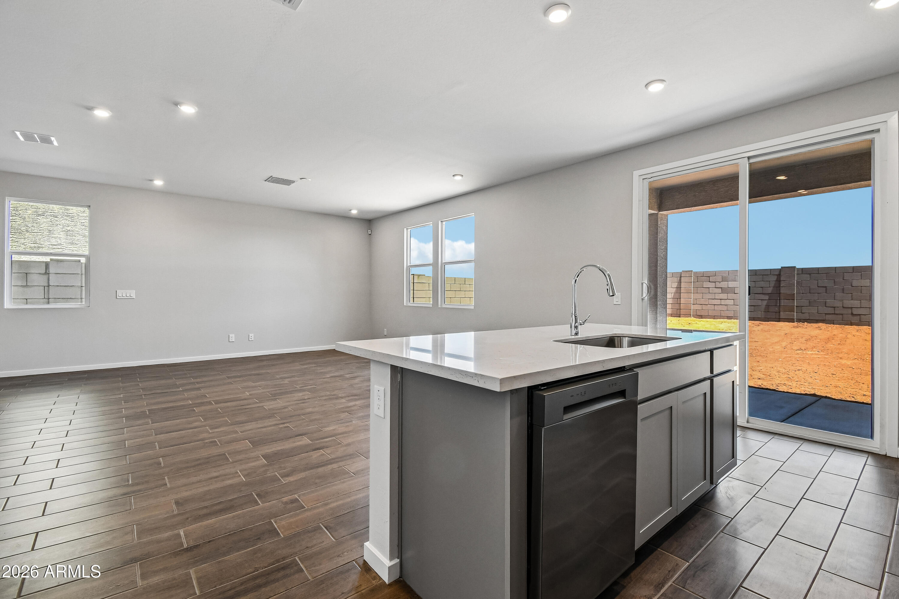 5949 E SIDEOATS Way