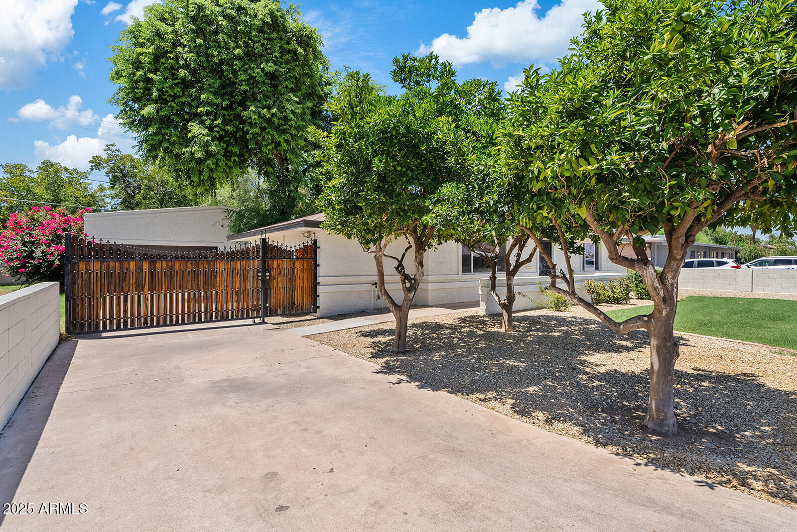 458 N DREW Street W