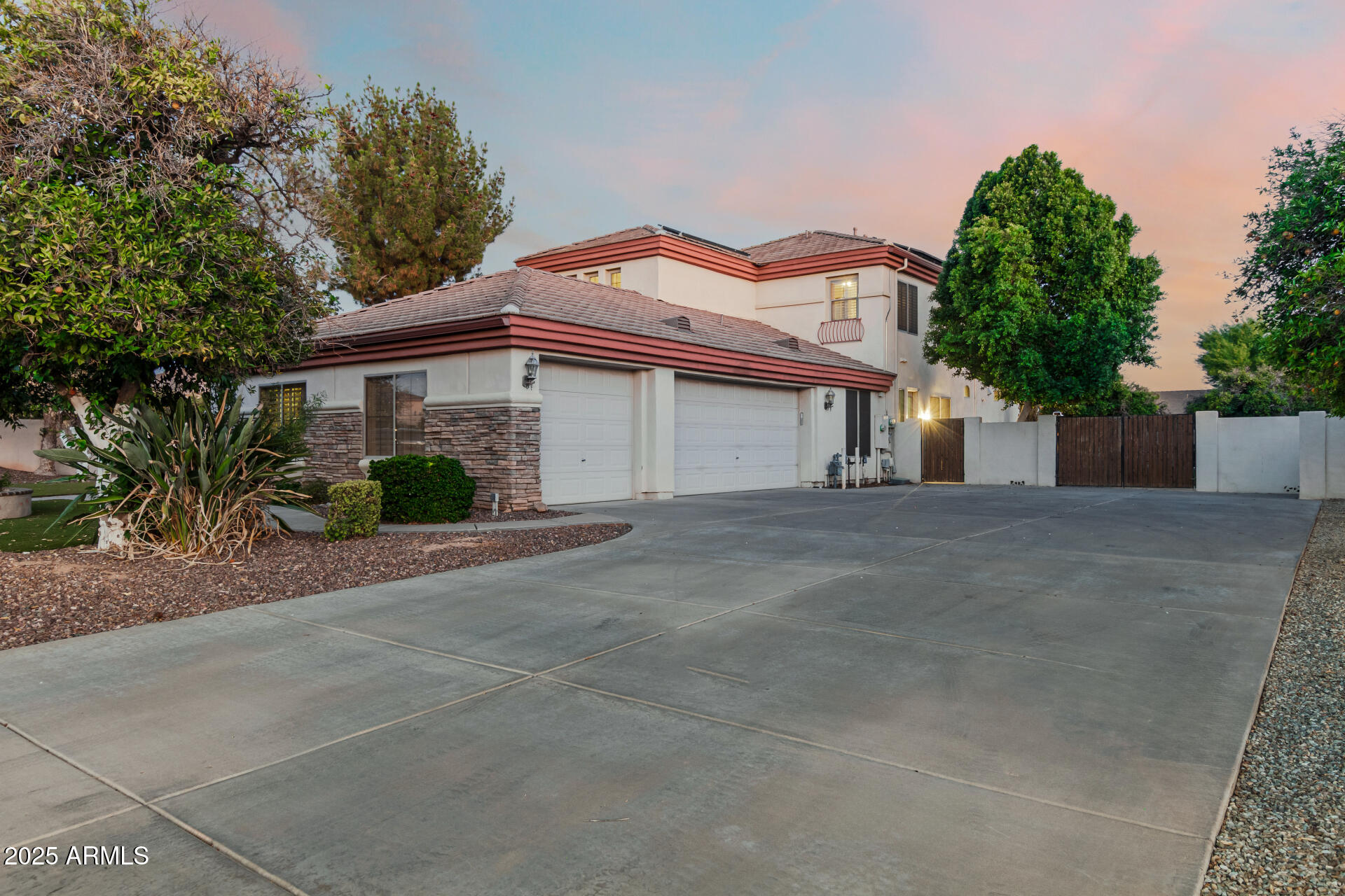 3955 E FOX Circle