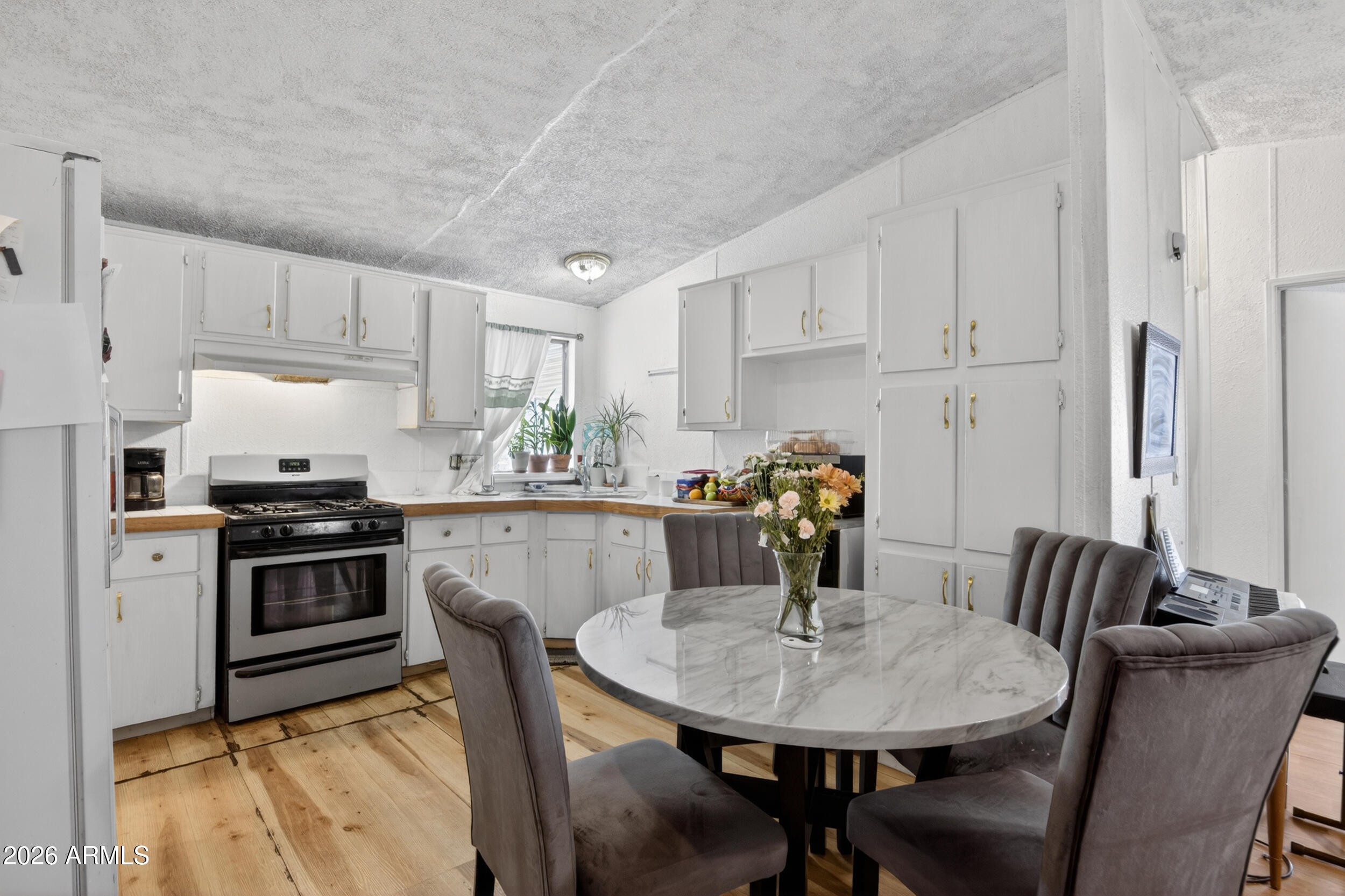 7302 W Peoria Avenue 74