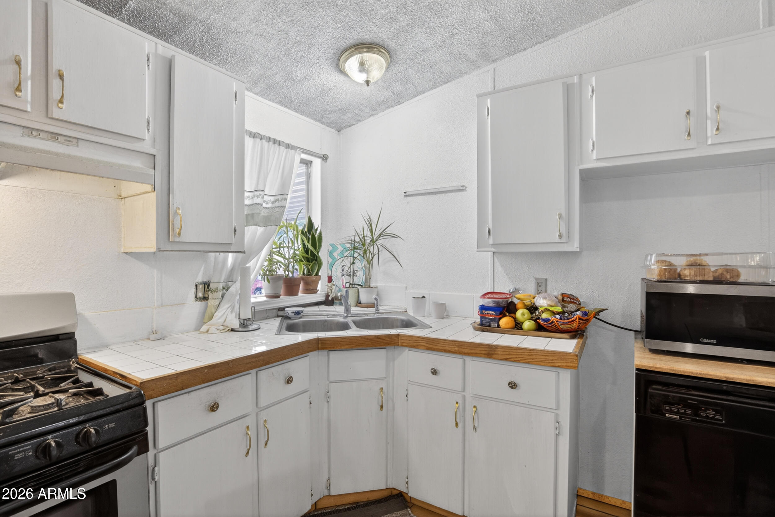 7302 W Peoria Avenue 74