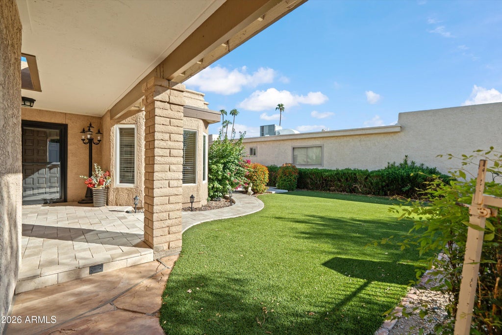 Photo of 210 W Canterbury Lane, Phoenix, AZ 85023 (MLS # 7091908)