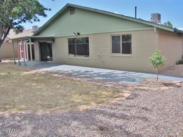 QUAIL HOLLOW - Residential Lease