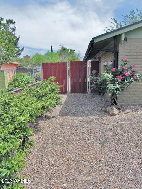 QUAIL HOLLOW - Residential Lease