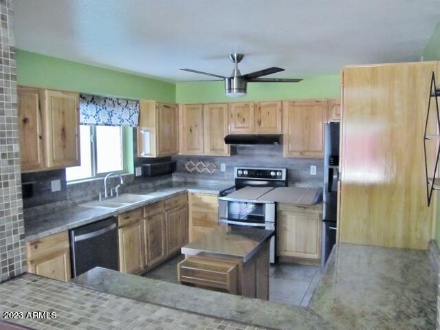 QUAIL HOLLOW - Residential Lease