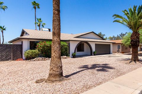 2220 S COTTONWOOD Drive Tempe AZ 85282