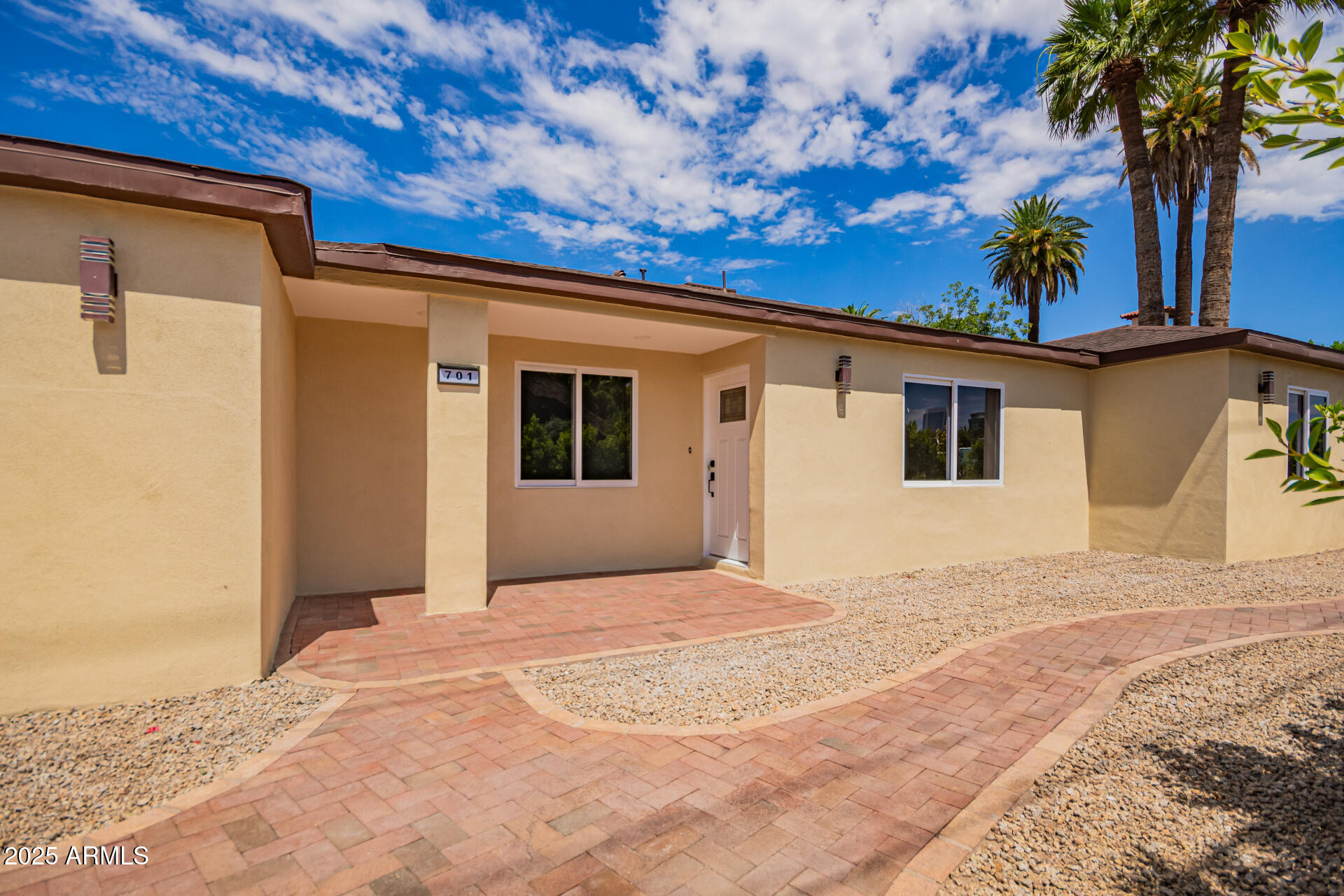 701 W WINDSOR Avenue