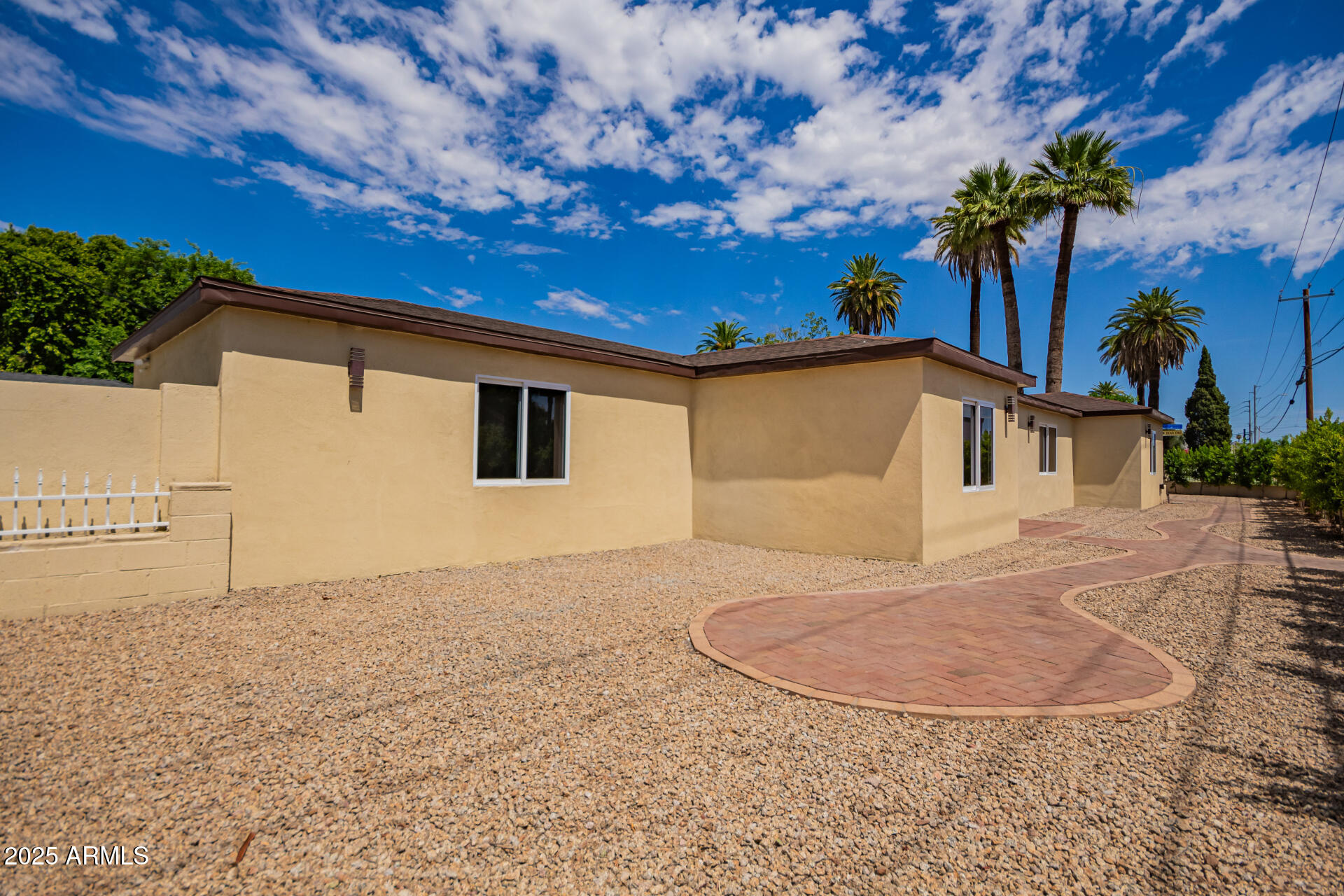 701 W WINDSOR Avenue