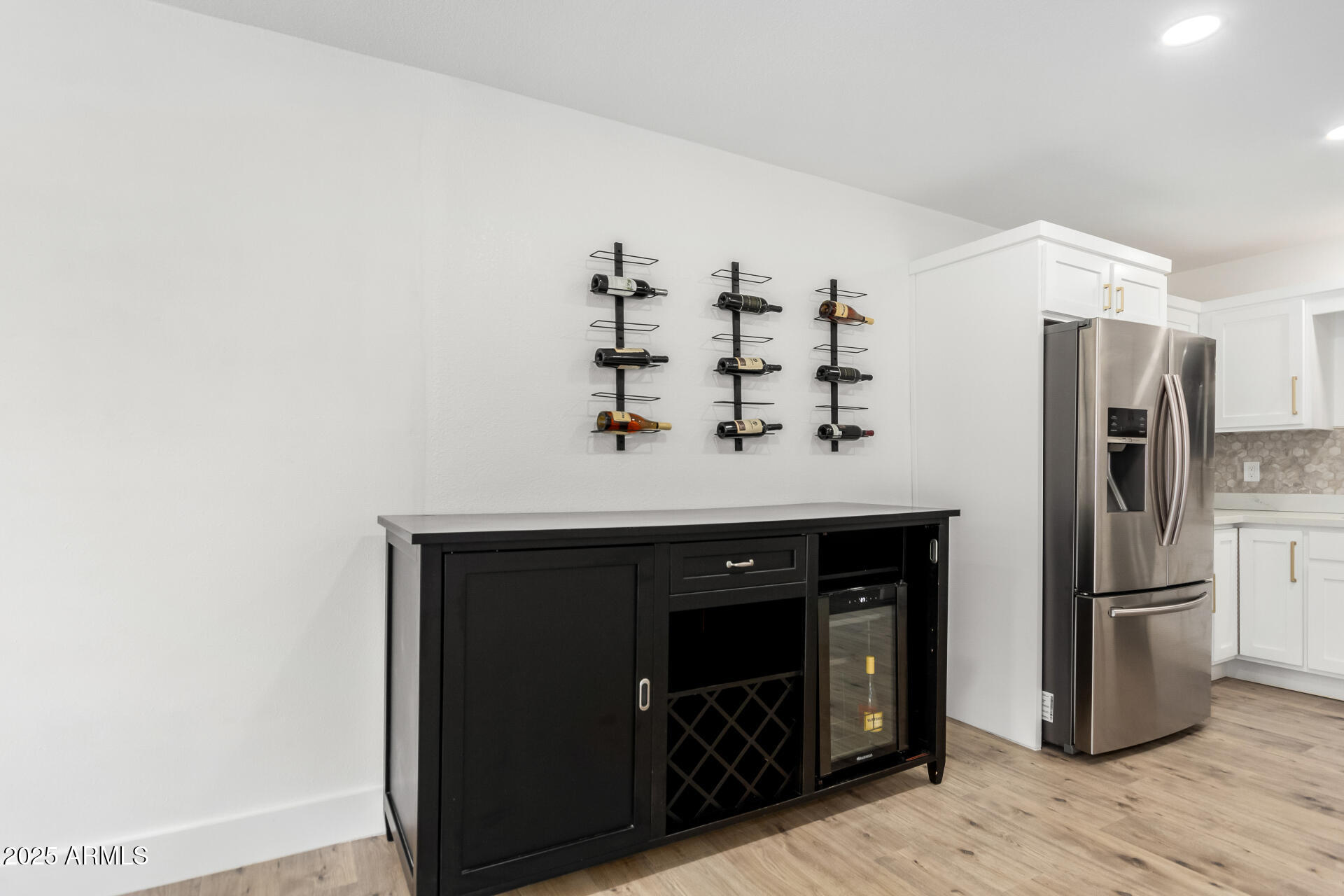 701 W WINDSOR Avenue