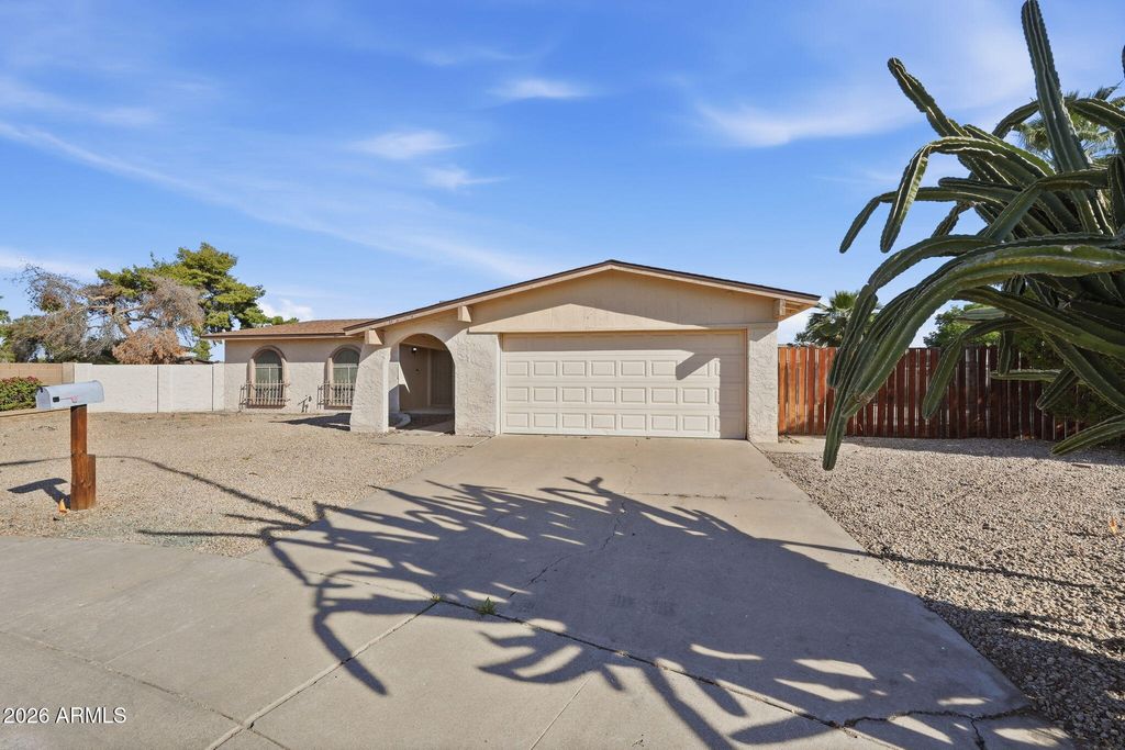 Photo of 10639 N 48th Drive, Glendale, AZ 85304 (MLS # 7004278)