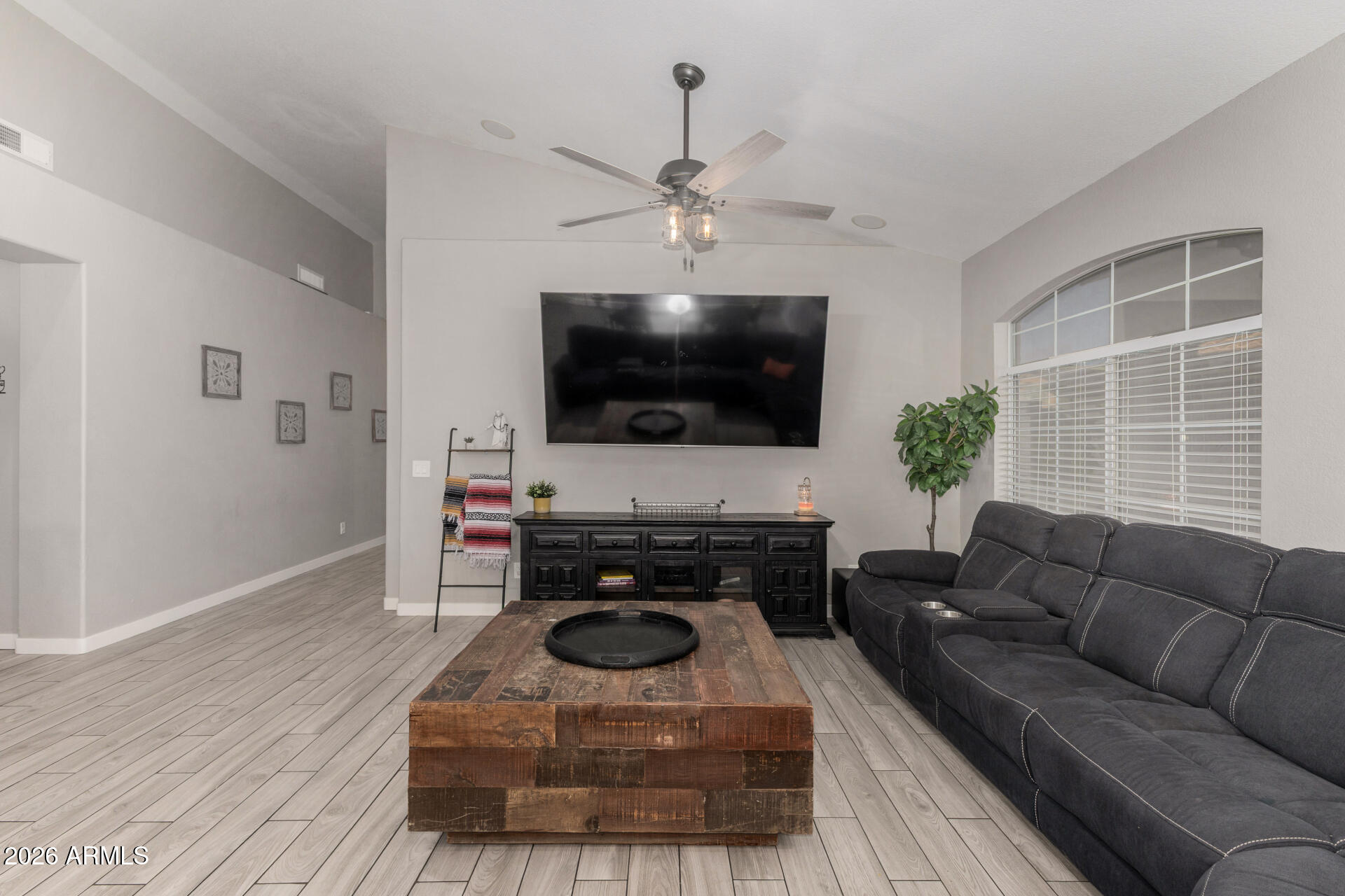 1441 E GLENHAVEN Drive