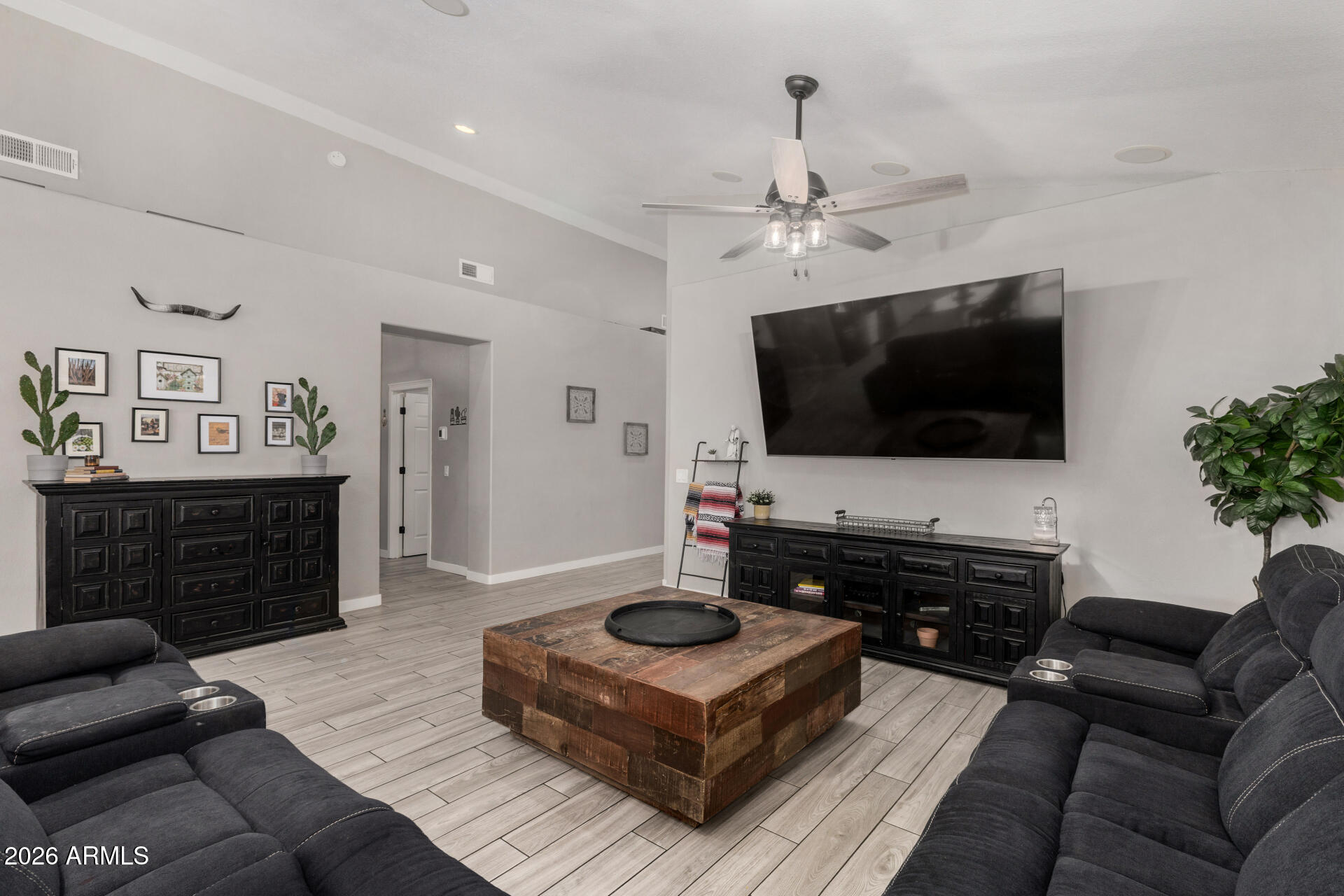 1441 E GLENHAVEN Drive