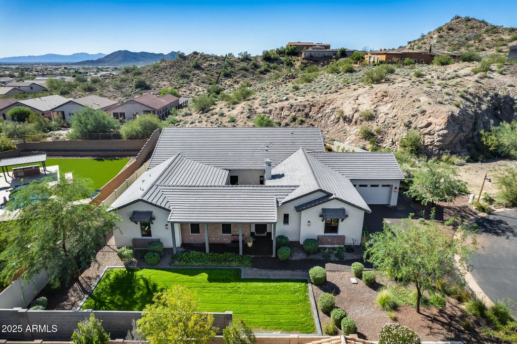 Photo of 6439 W Tombstone Trail, Phoenix, AZ 85083 (MLS # 6935483)