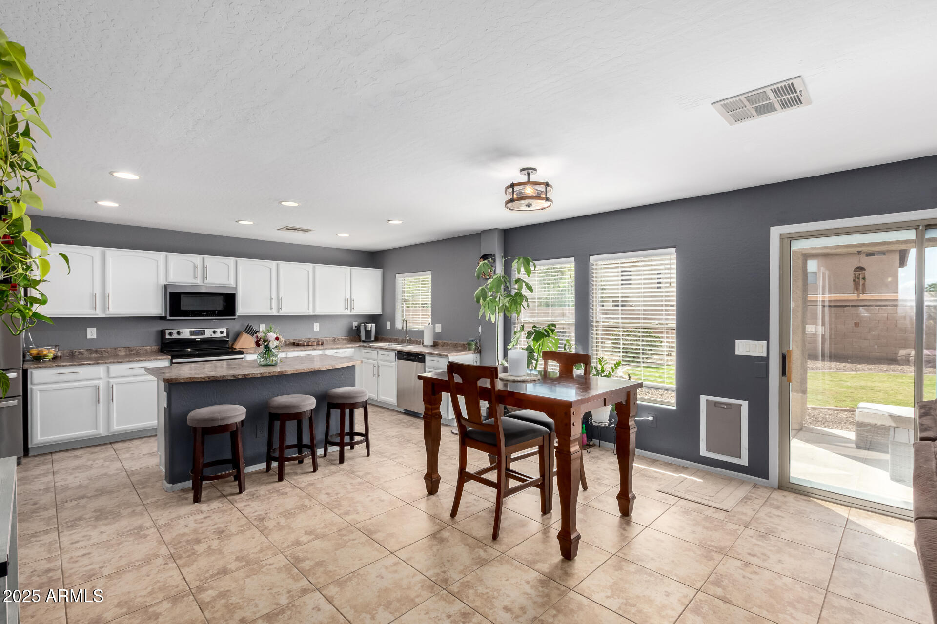 11737 W ROBIN Drive