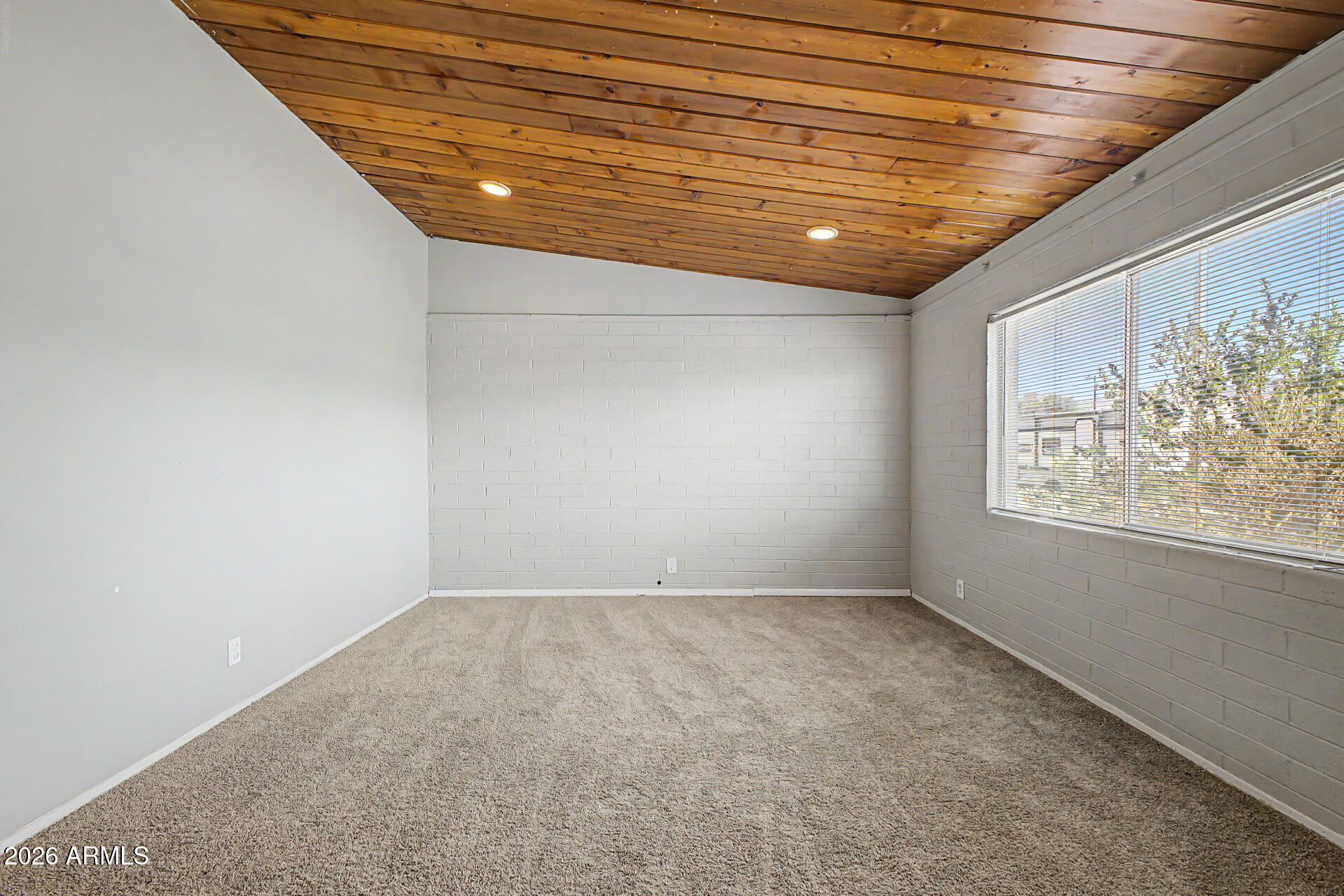 413 W ESSEX Road