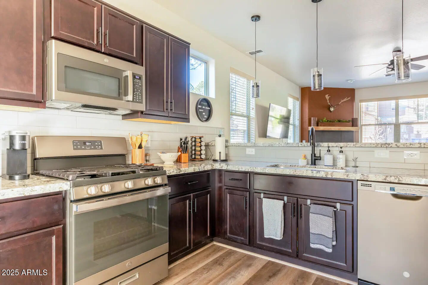2465 W CLEMENT Circle