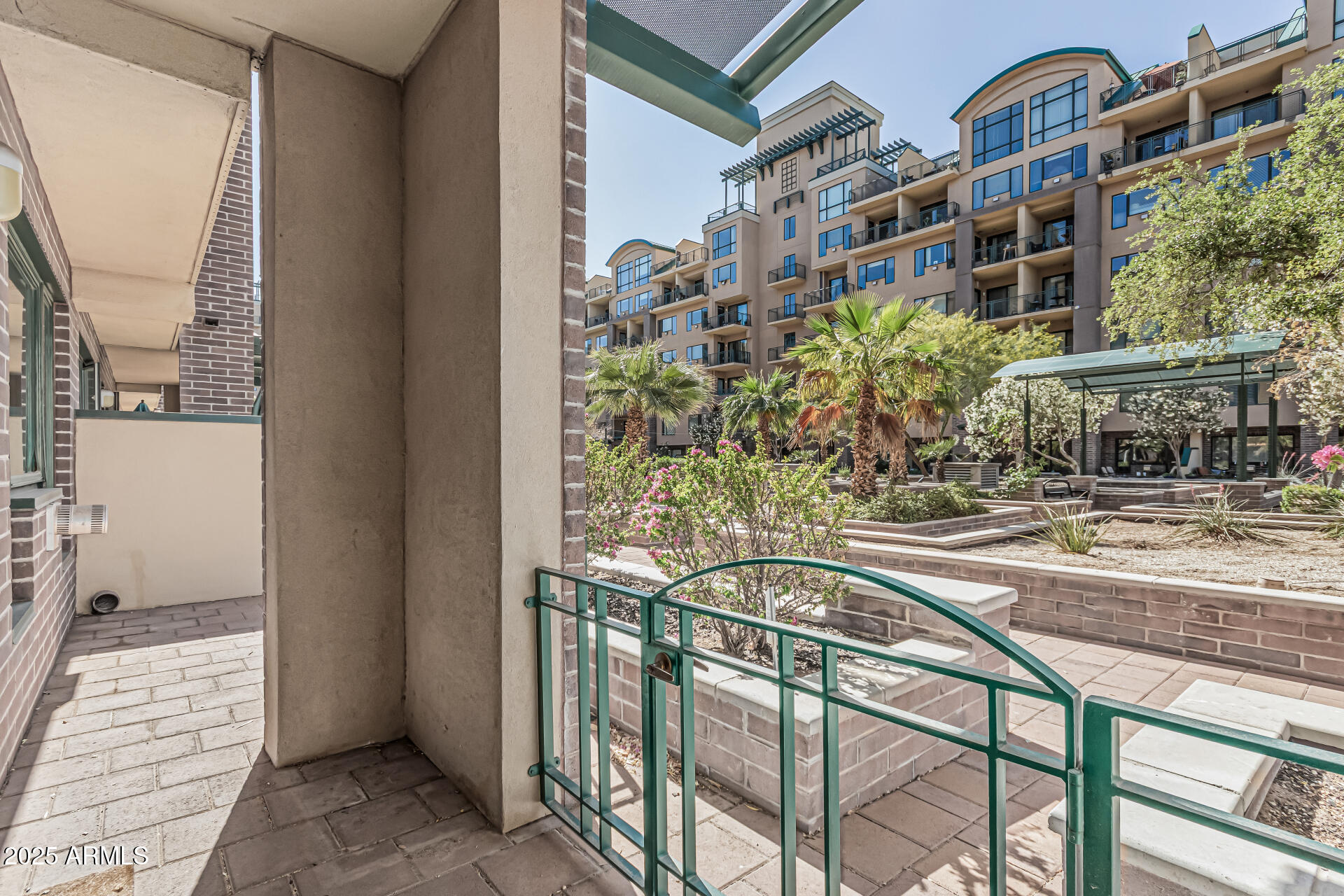 17 W VERNON Avenue 121