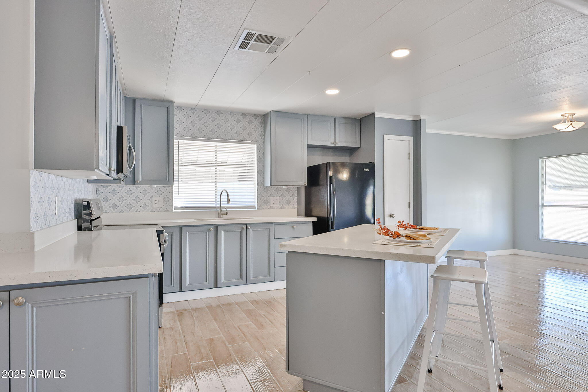 303 E South Mountain Avenue 100