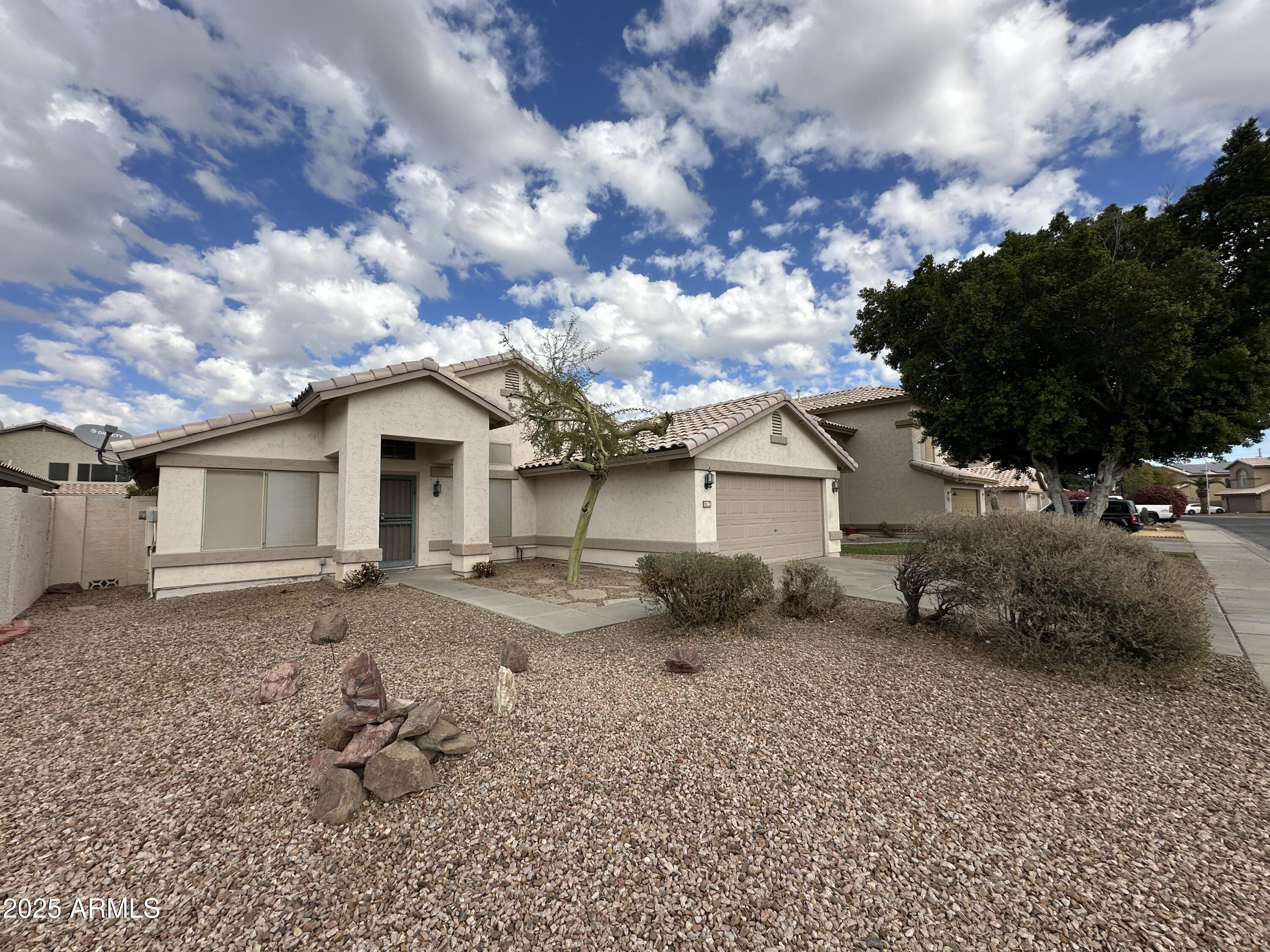 1704 E REDFIELD Road