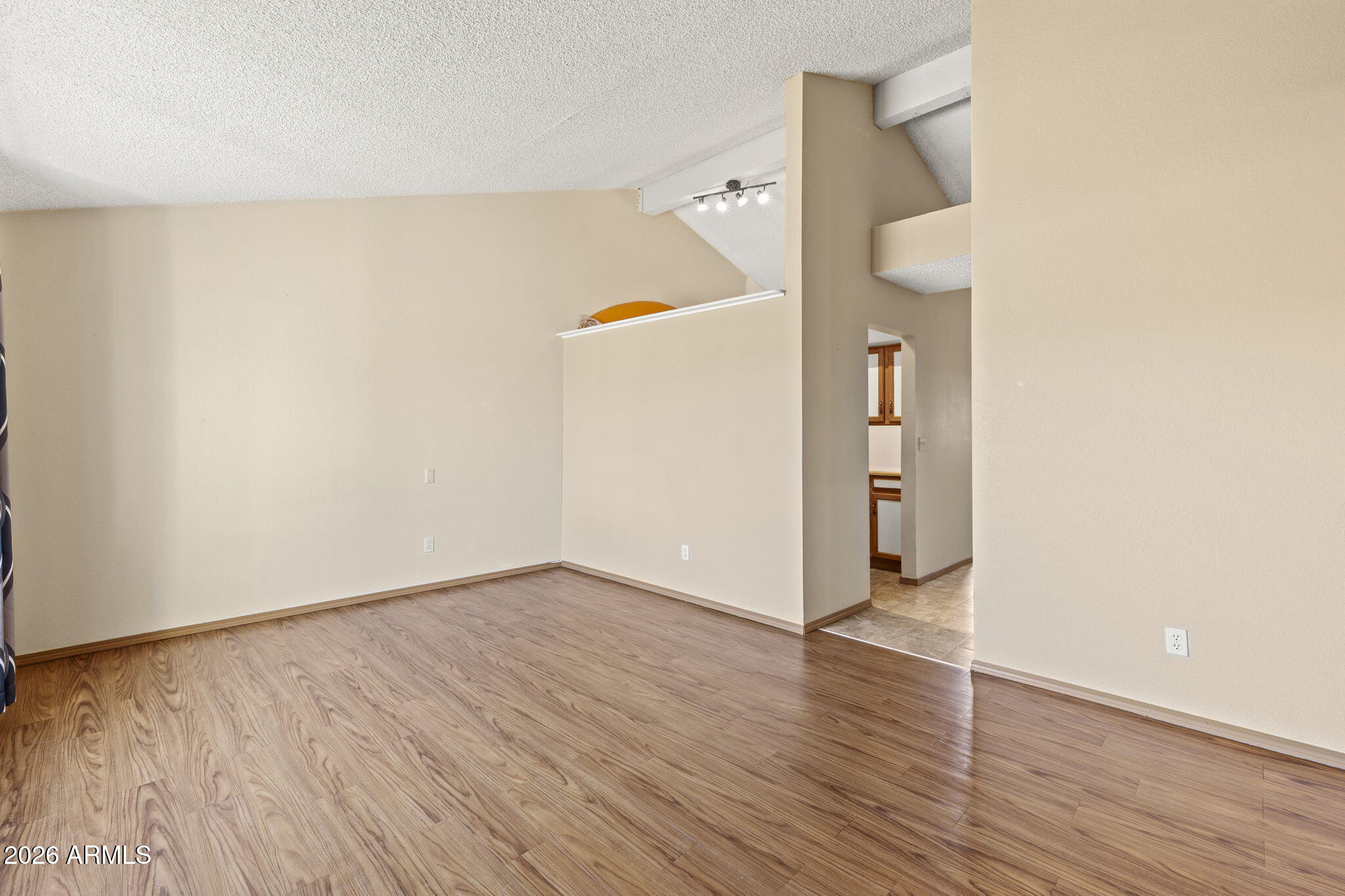 5123 W WILLOW Avenue