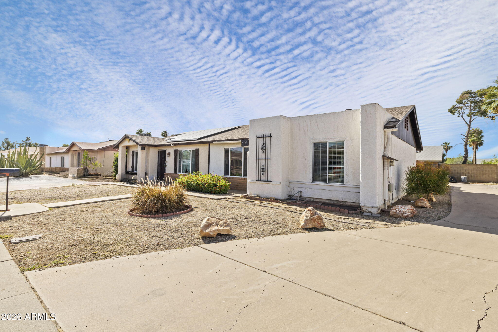 5123 W WILLOW Avenue