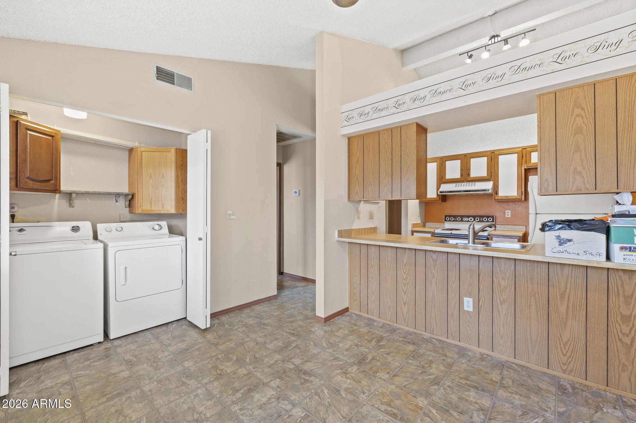 THUNDERBIRD PALMS UNIT 3 - Residential