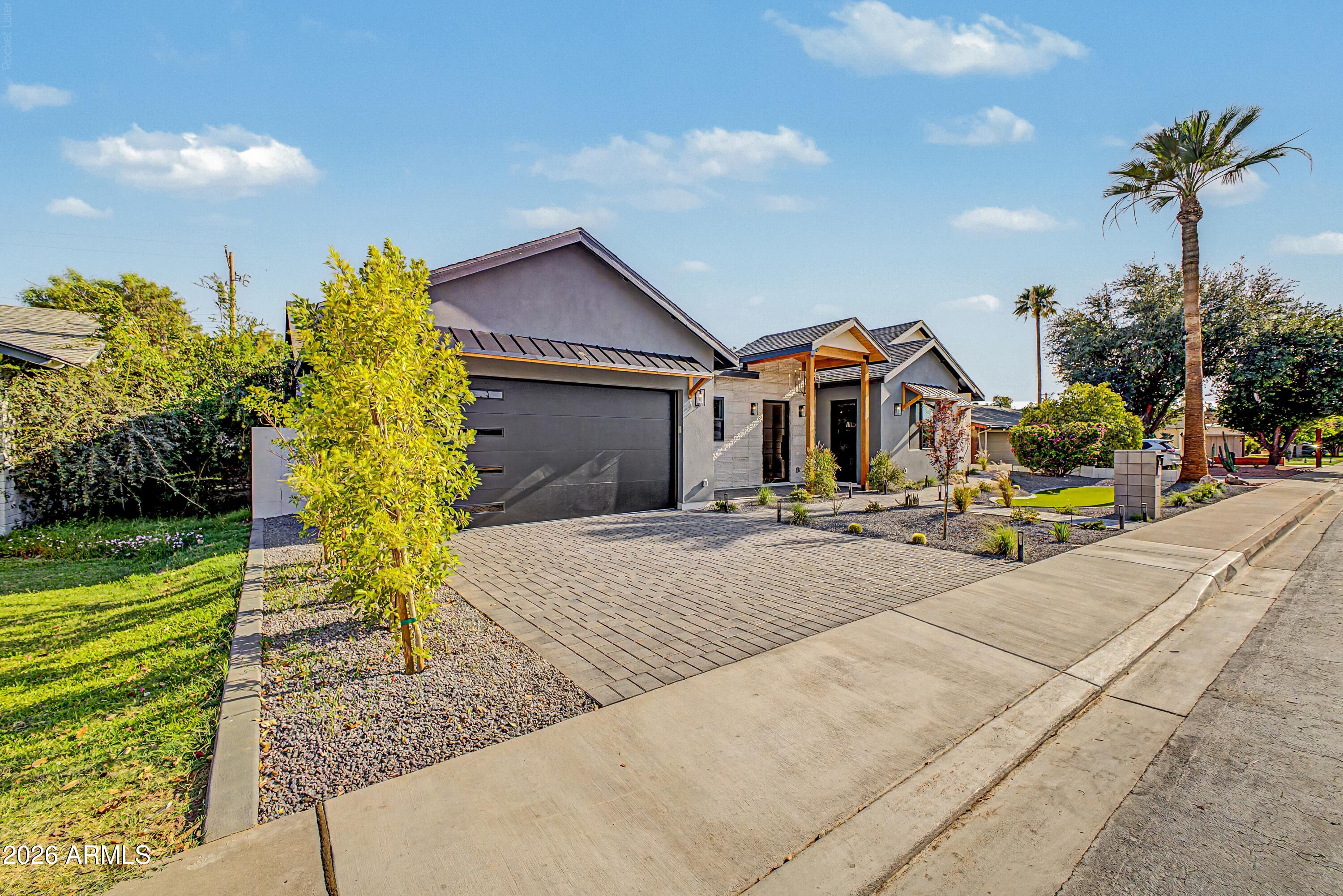 5145 E PINCHOT Avenue