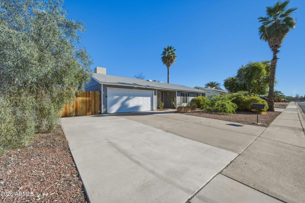 Photo of 2820 E Inverness Avenue, Mesa, AZ 85204 (MLS # 7000032)