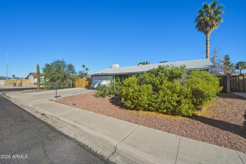 Photo of 2820 E Inverness Avenue, Mesa, AZ 85204 (MLS # 7000032)
