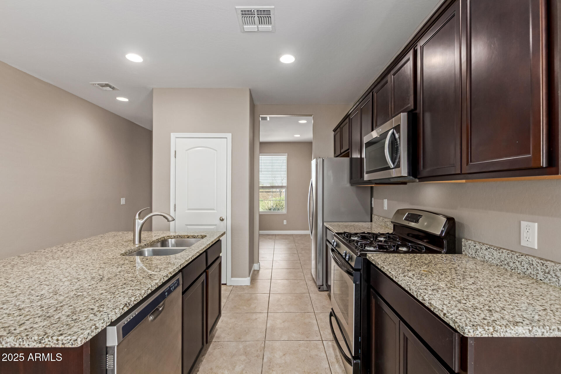 Florence, Arizona 85132, United States, 3 Bedrooms Bedrooms, ,2 BathroomsBathrooms,Residential,Pending,200907