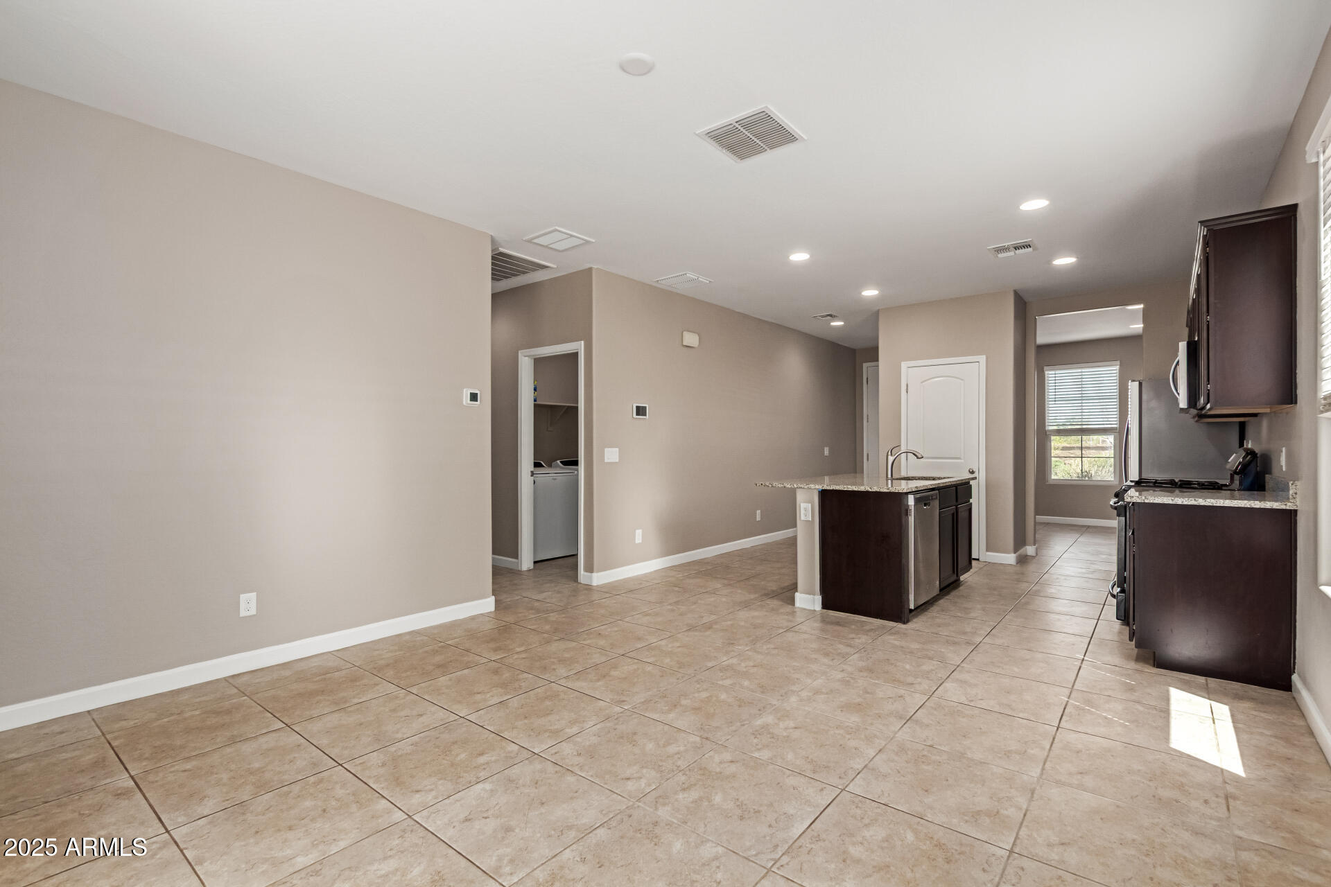 Florence, Arizona 85132, United States, 3 Bedrooms Bedrooms, ,2 BathroomsBathrooms,Residential,Pending,200907