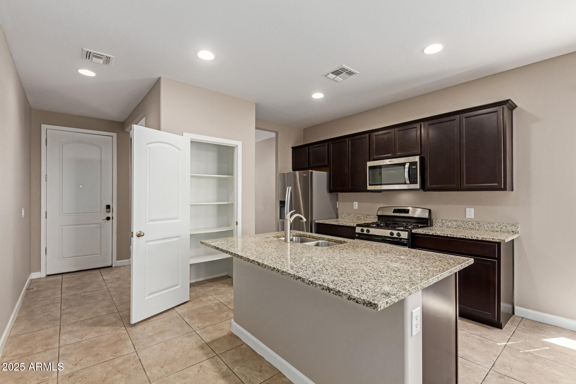 Florence, Arizona 85132, United States, 3 Bedrooms Bedrooms, ,2 BathroomsBathrooms,Residential,Pending,200907